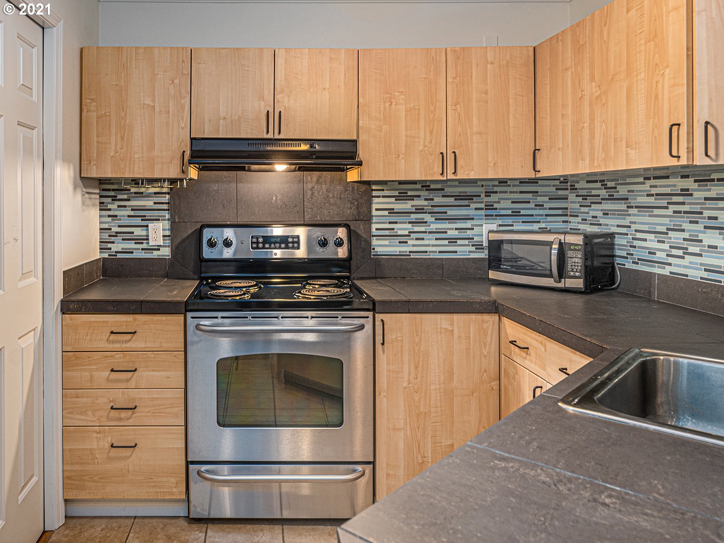 Photo #5: 21150383 Listing 