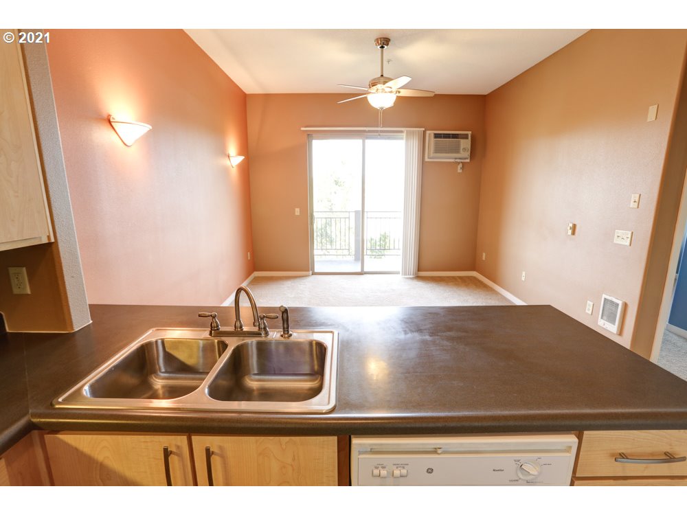 Photo #5: 21153962 Listing 