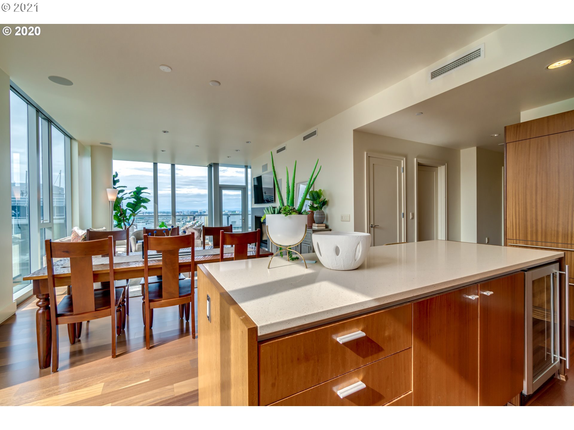 Photo #5: 21154473 Listing 