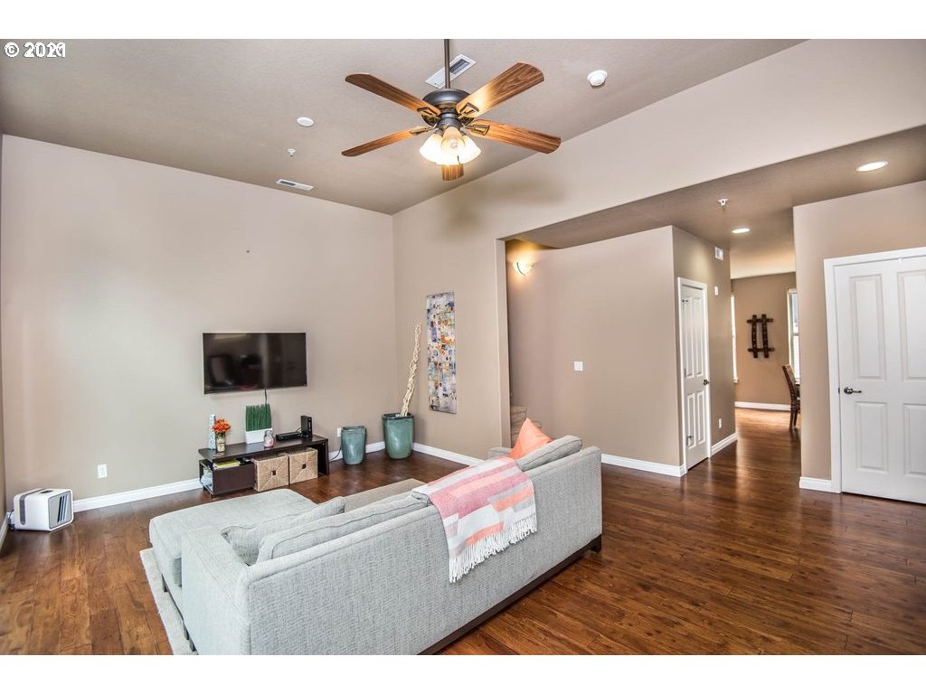Photo #5: 21155064 Listing 