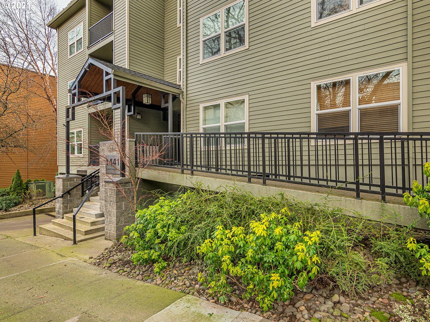 Photo #2: 21155425 Listing 