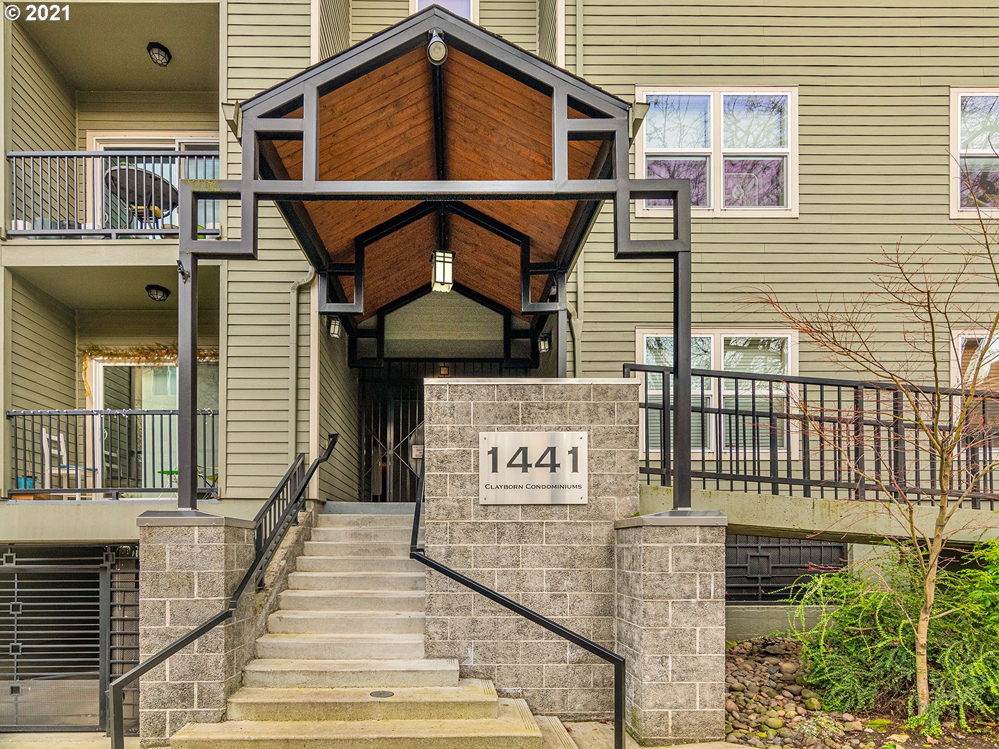 Photo #4: 21155425 Listing 