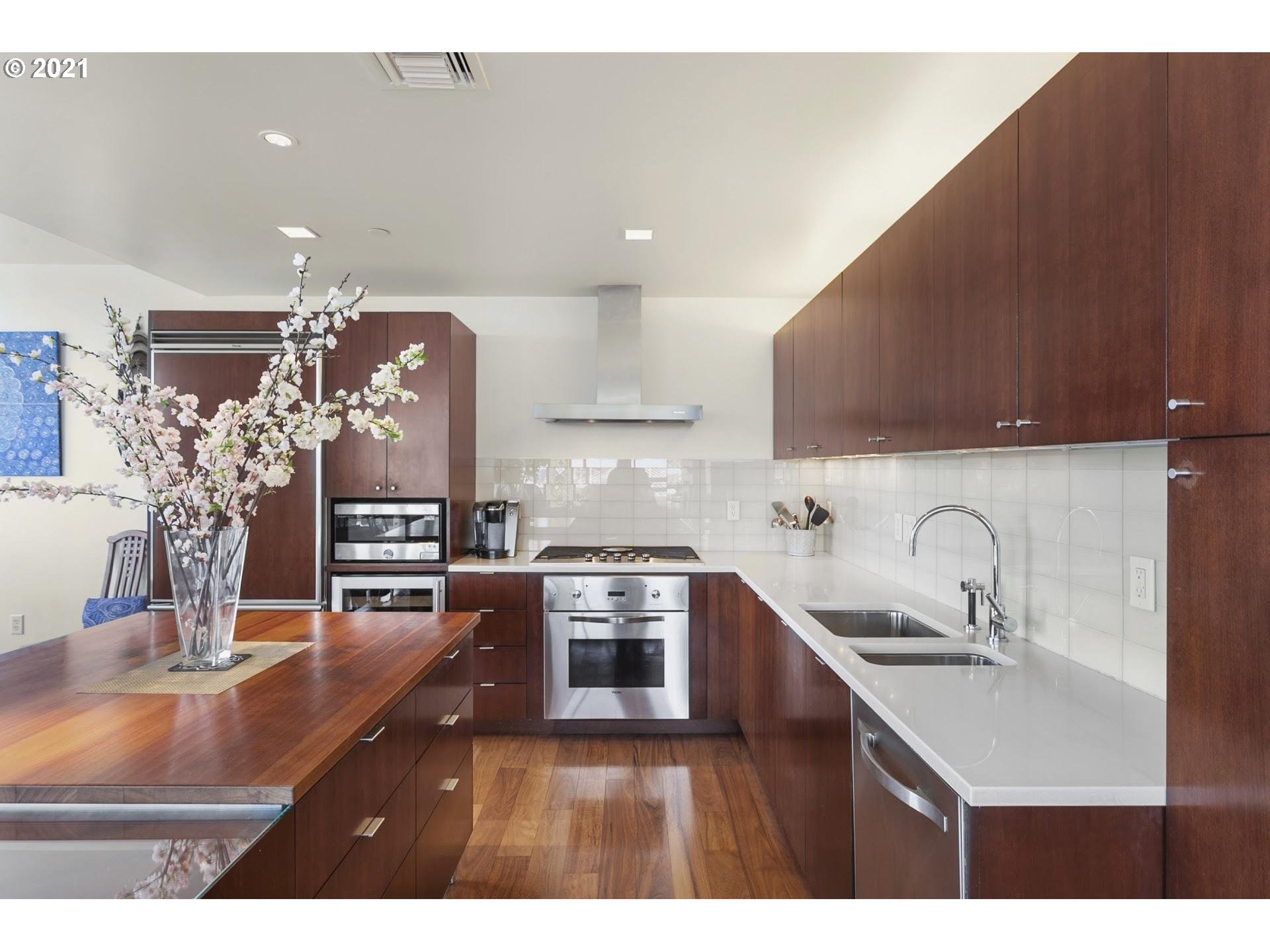 Photo #6: 21155638 Listing 