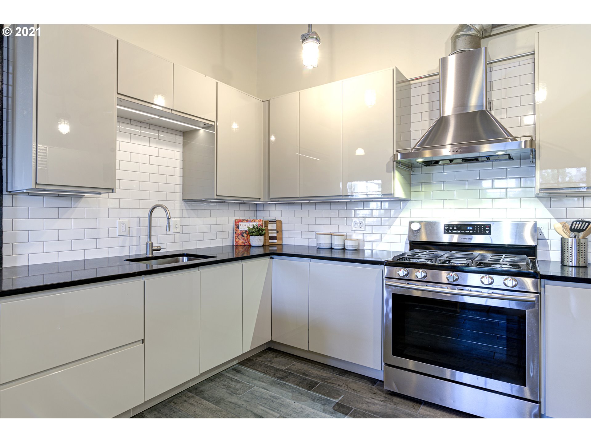 Photo #2: 21157707 Listing 