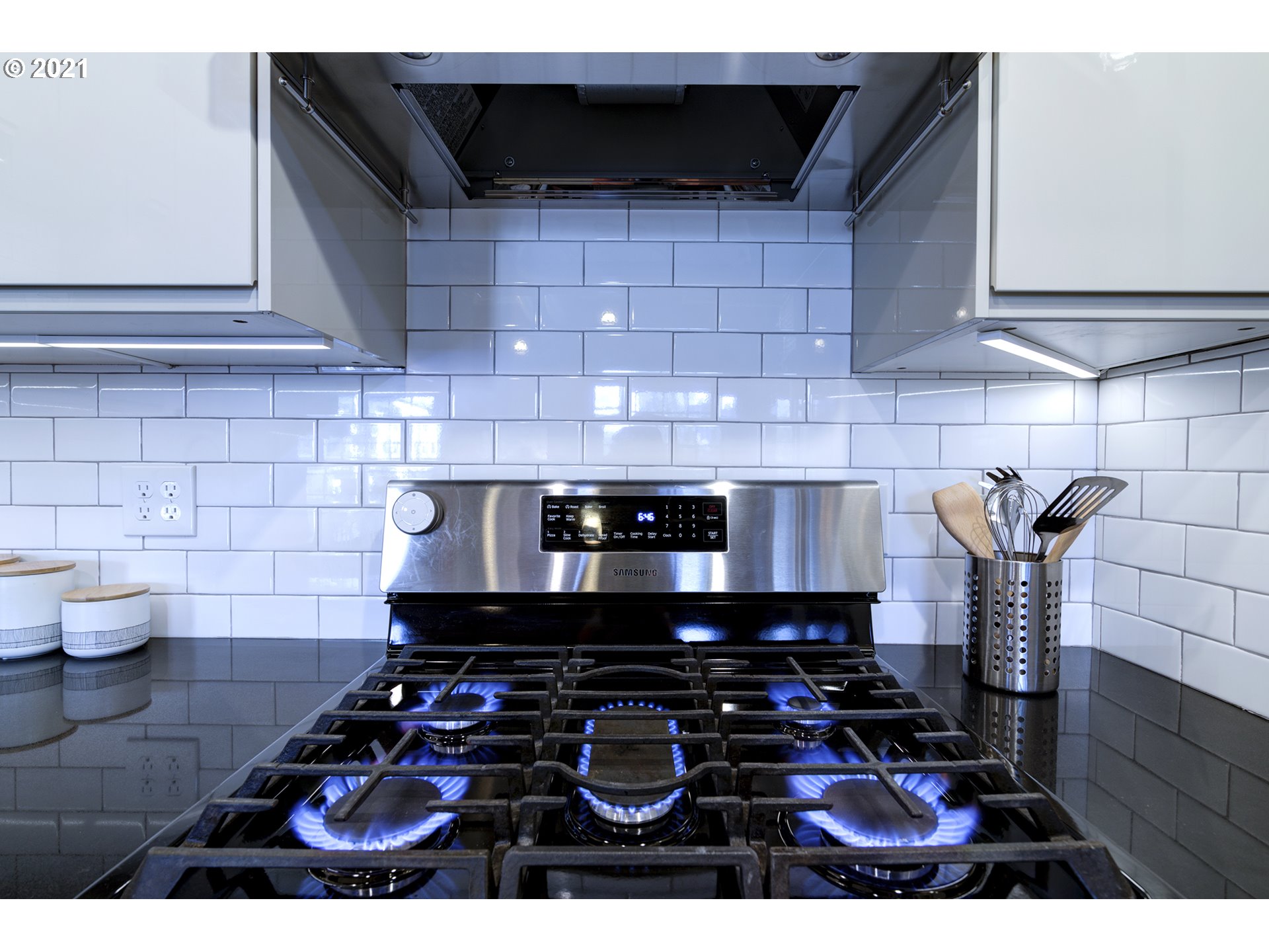 Photo #3: 21157707 Listing 