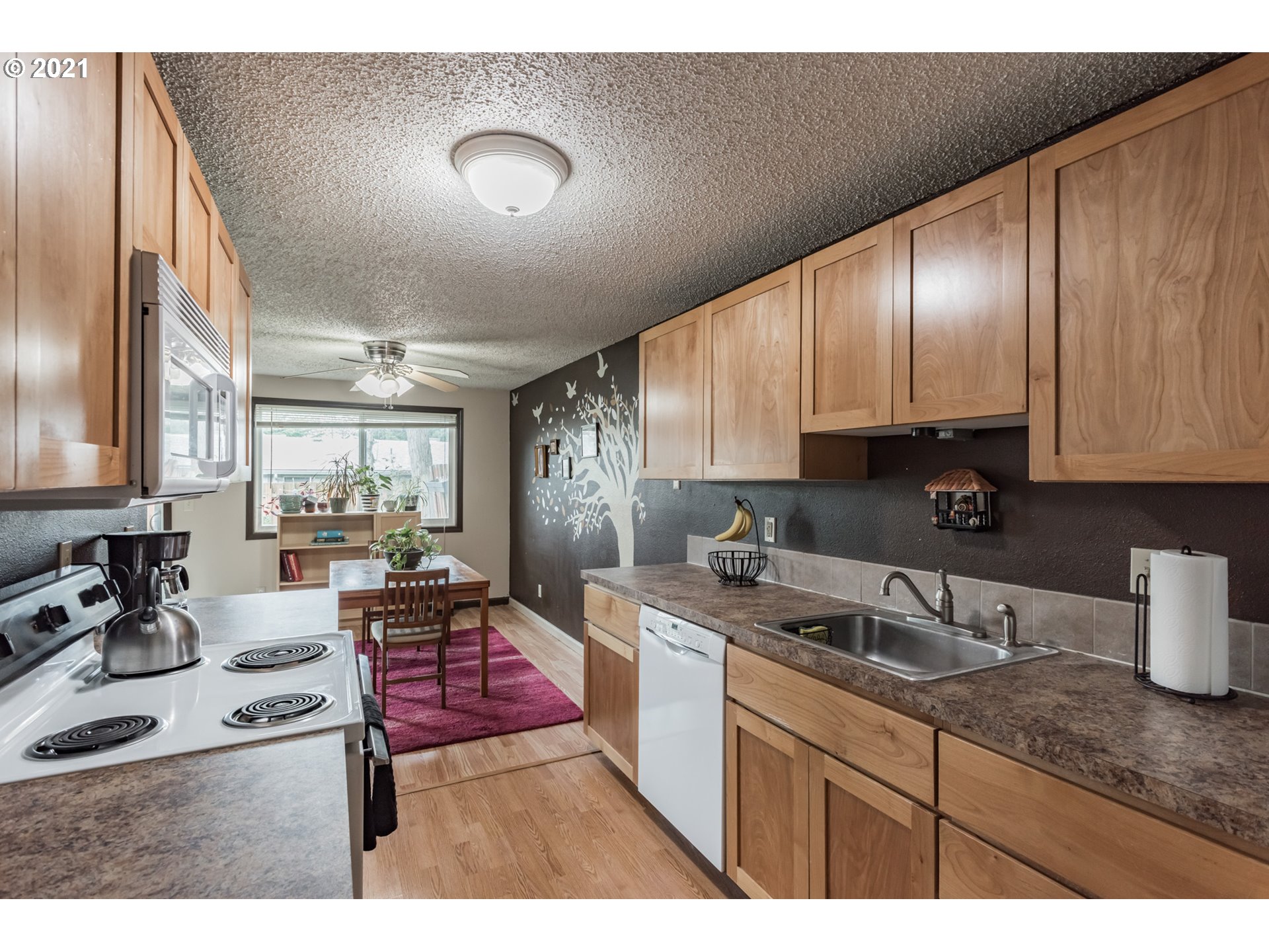 Photo #5: 21158976 Listing 