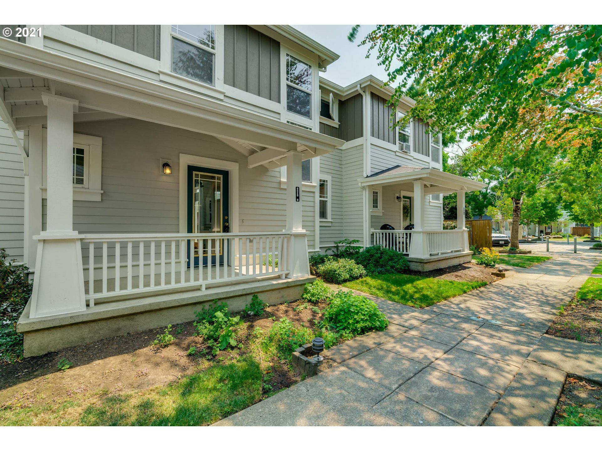 More Details about MLS # 21161391 : 8028 SE COOPER ST B