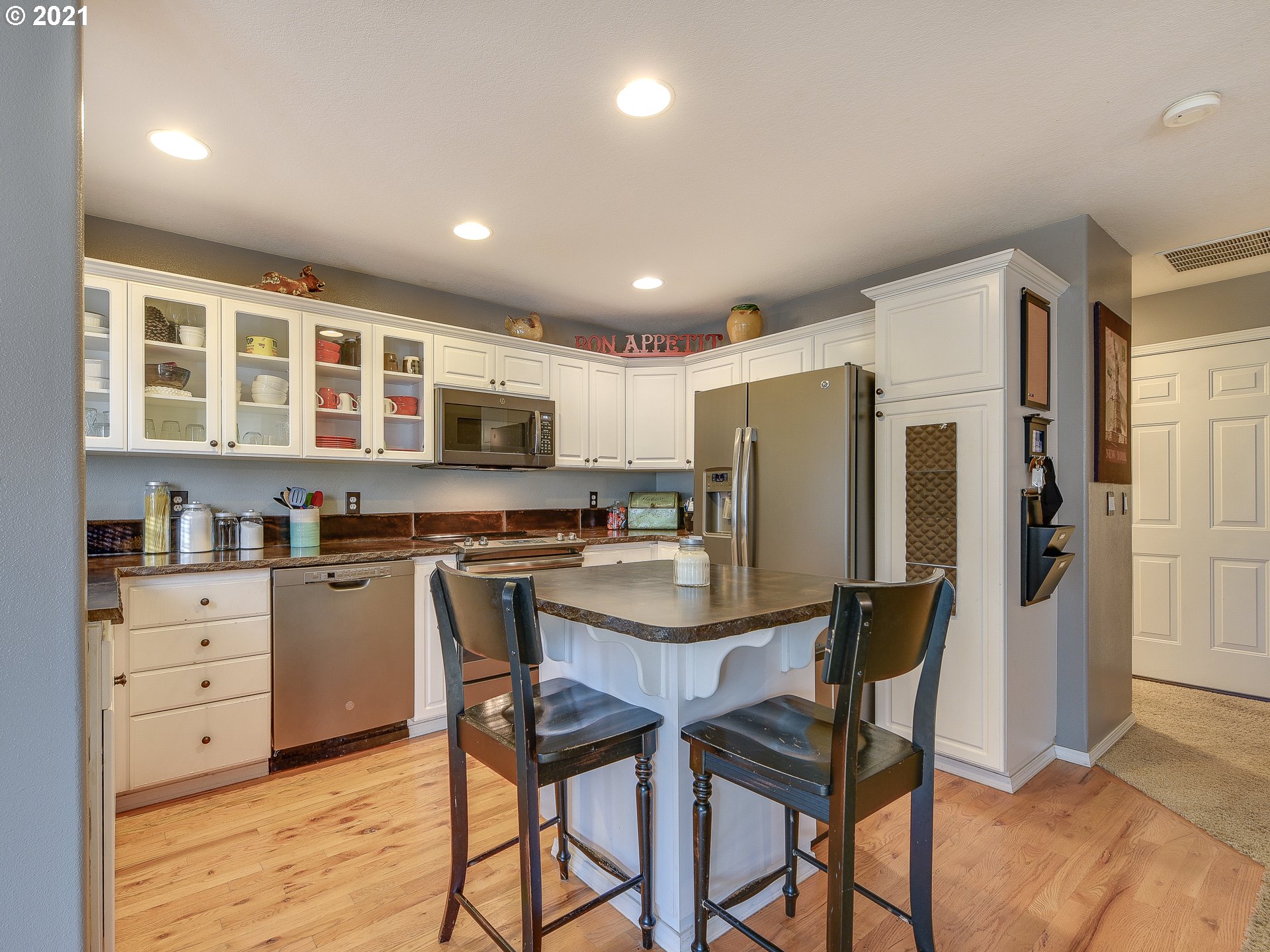 Photo #5: 21163127 Listing 