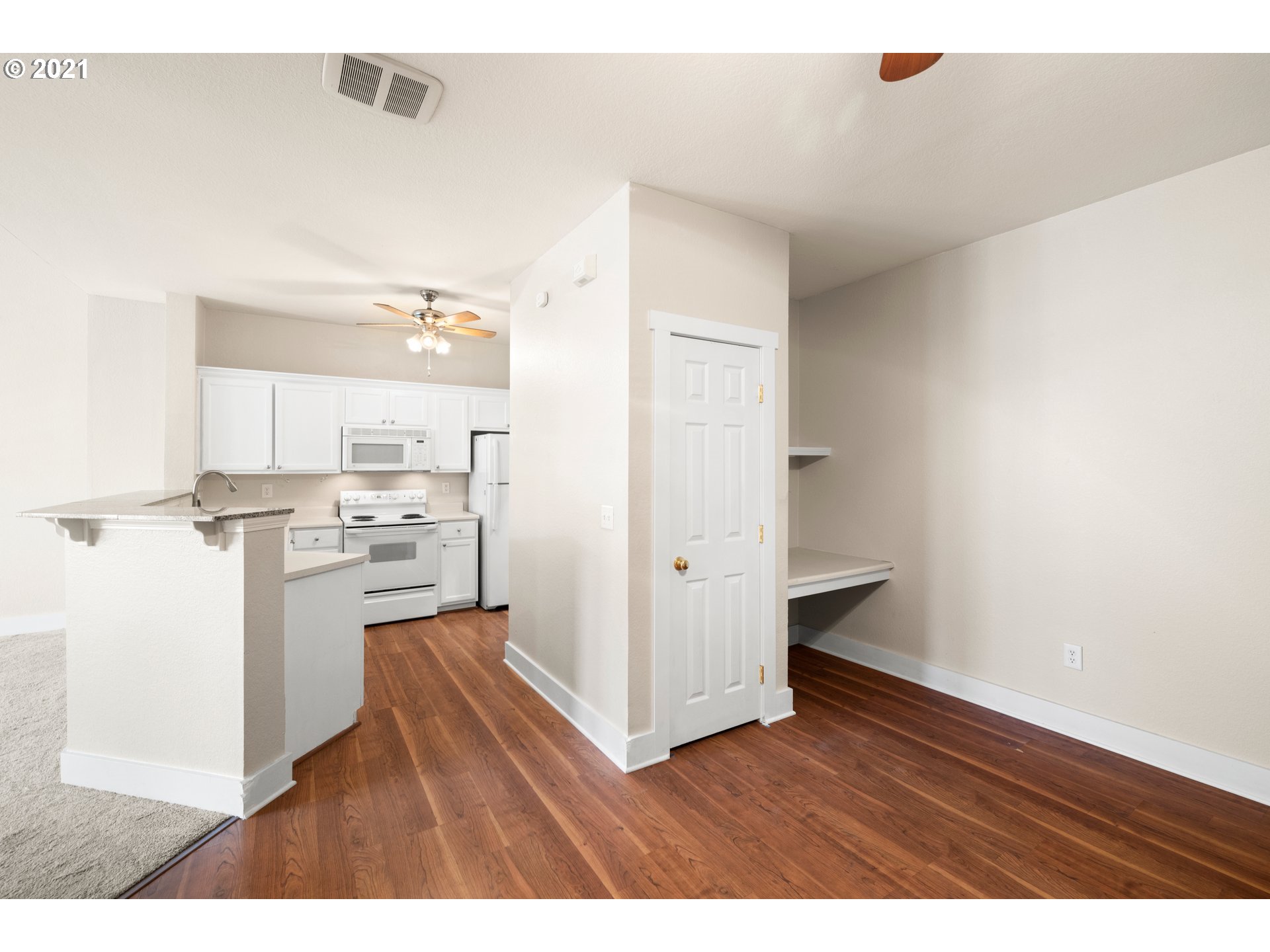 Photo #4: 21164419 Listing 