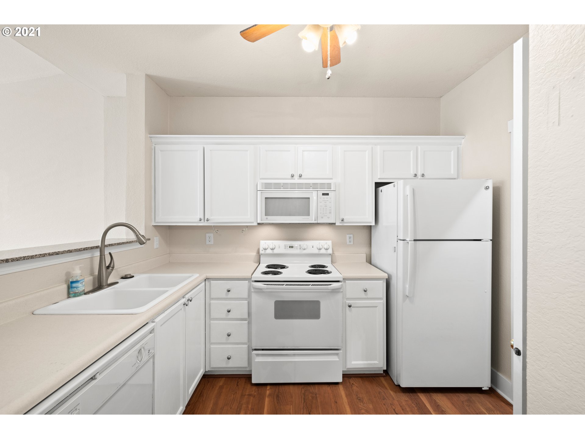 Photo #5: 21164419 Listing 