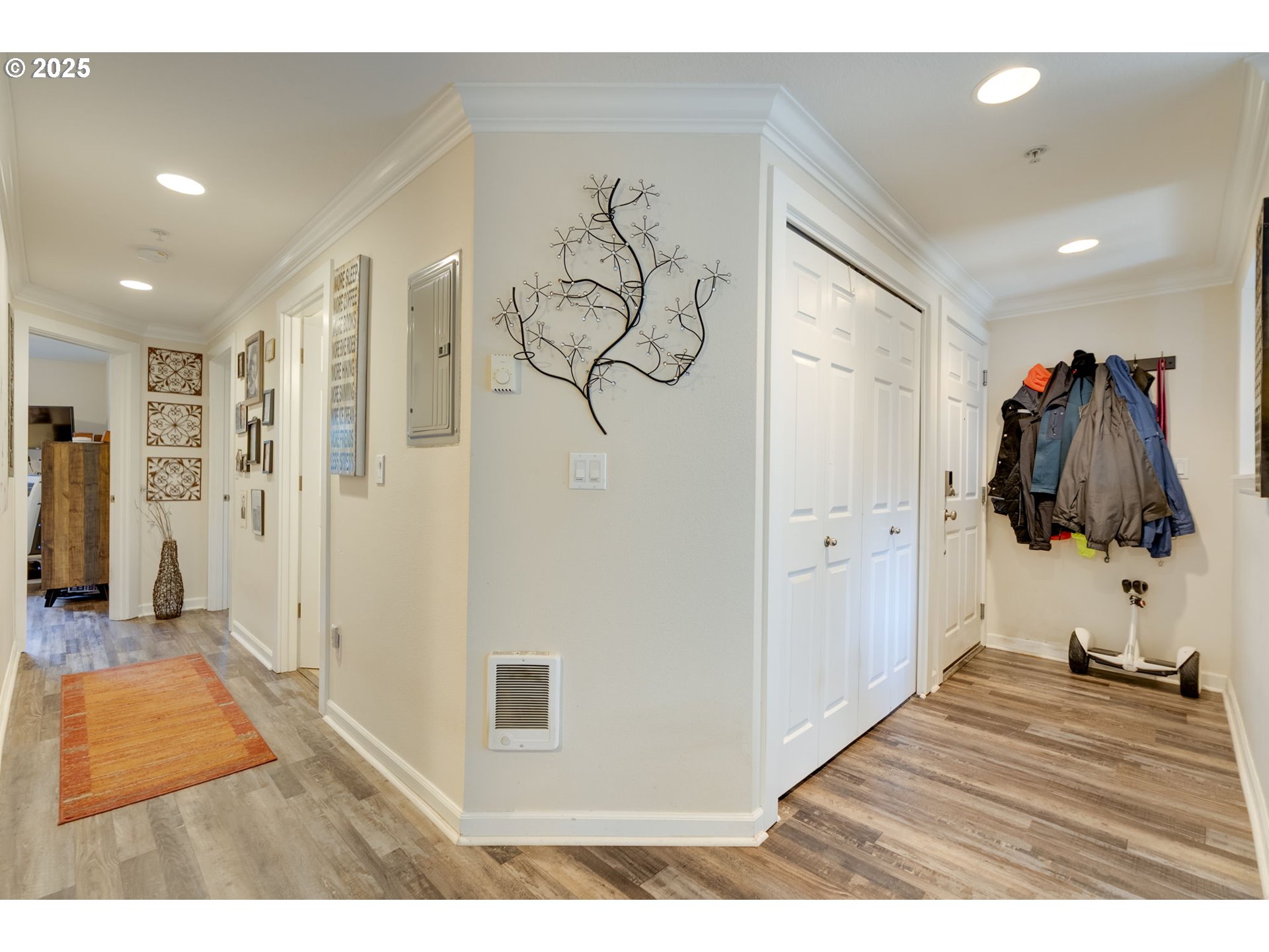 Photo #2: 211694825 Listing 