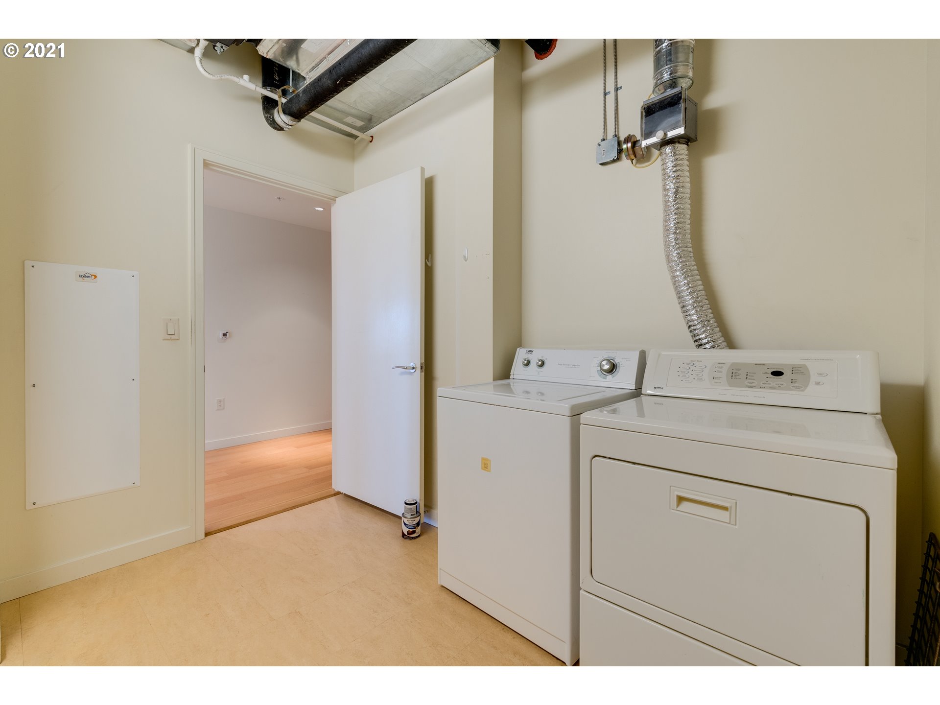 Photo #5: 21173826 Listing 