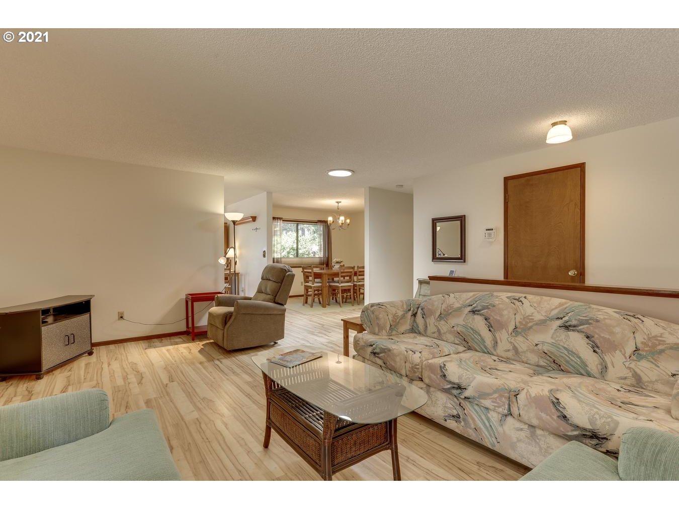 Photo #5: 21174105 Listing 