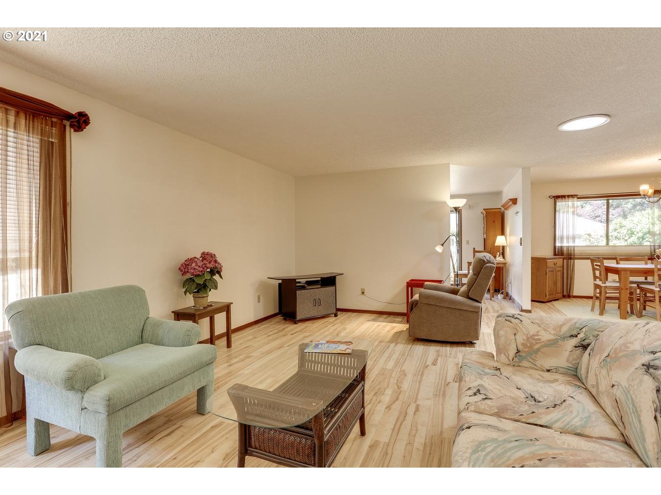 Photo #6: 21174105 Listing 