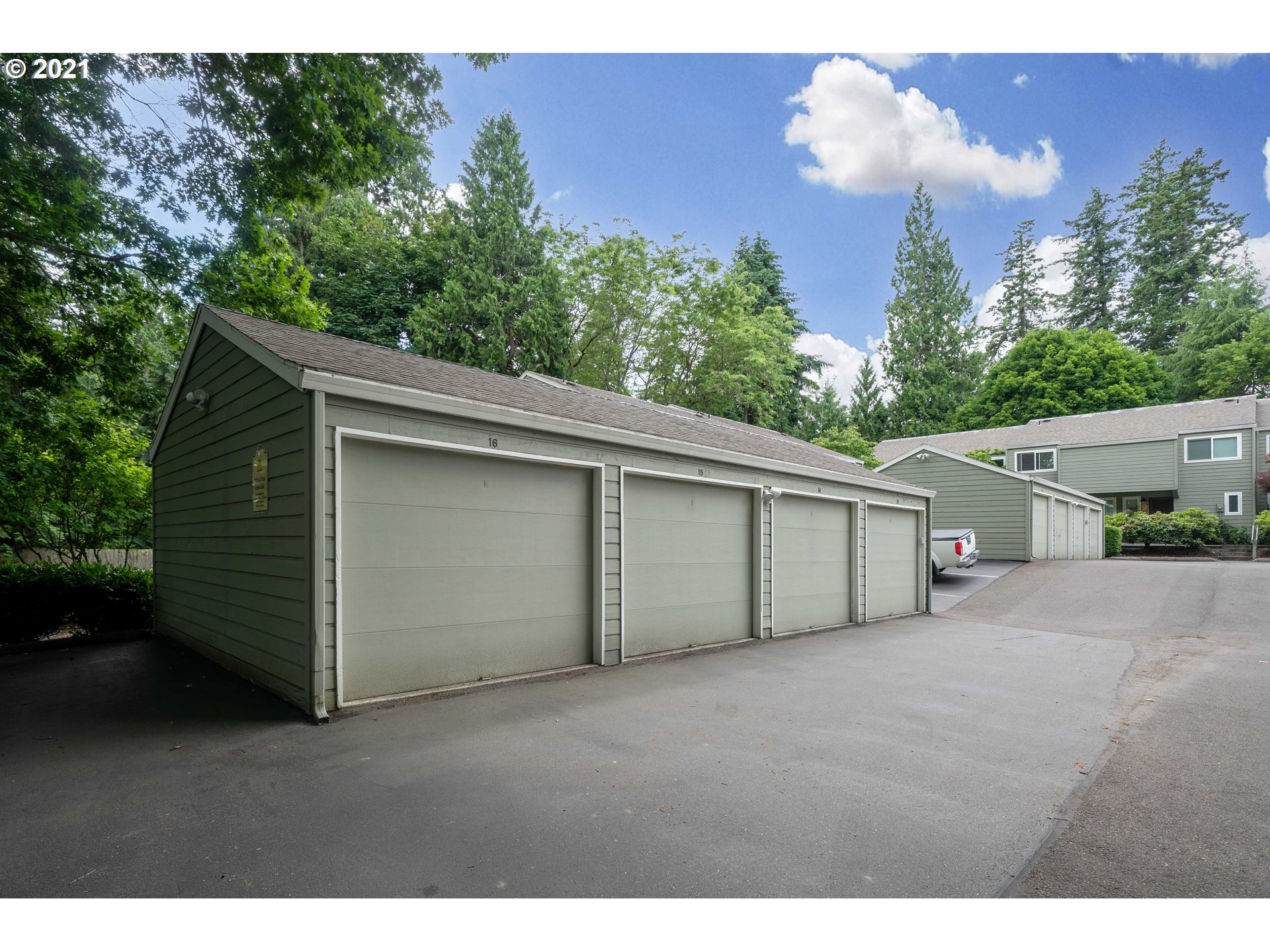 Photo #2: 21176611 Listing 