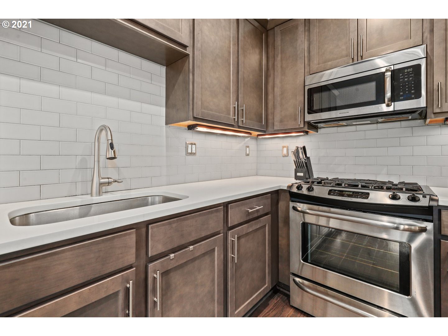 Photo #5: 21177655 Listing 
