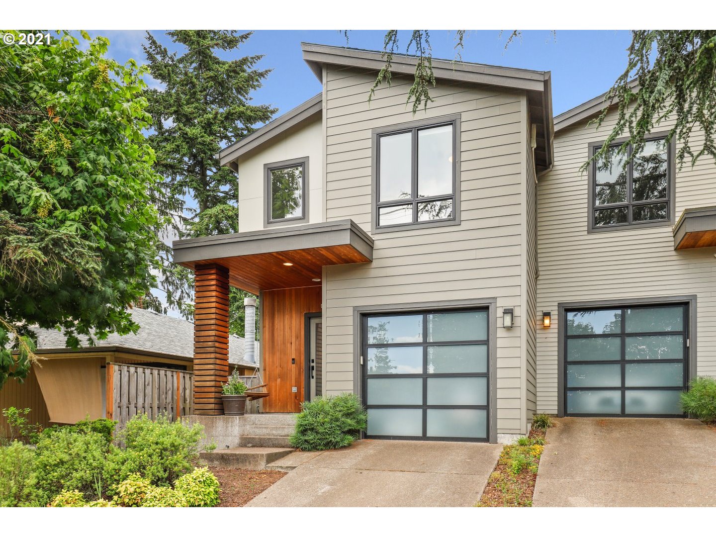 More Details about MLS # 21177655 : 8558 SW 20TH AVE