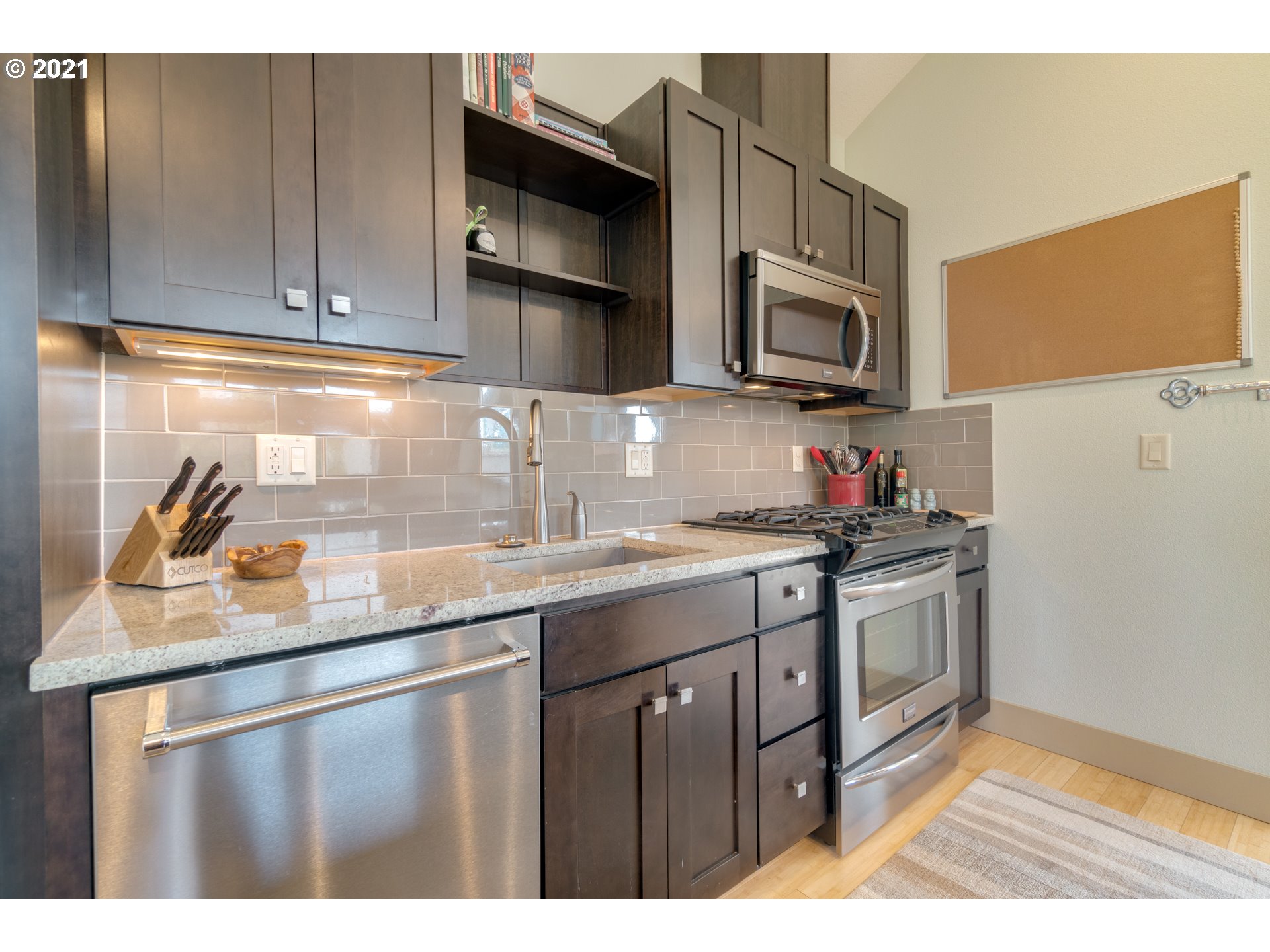 Photo #6: 21177696 Listing 