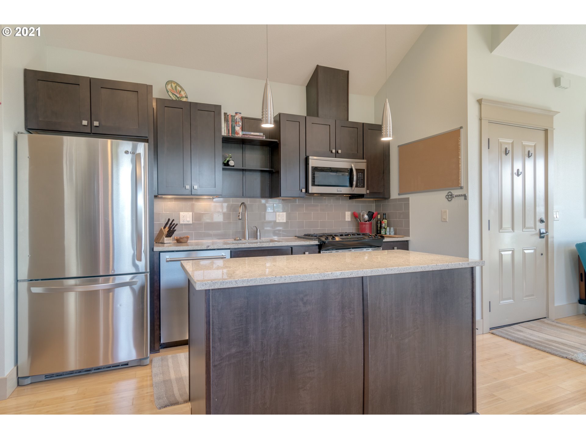 Photo #3: 21177696 Listing 