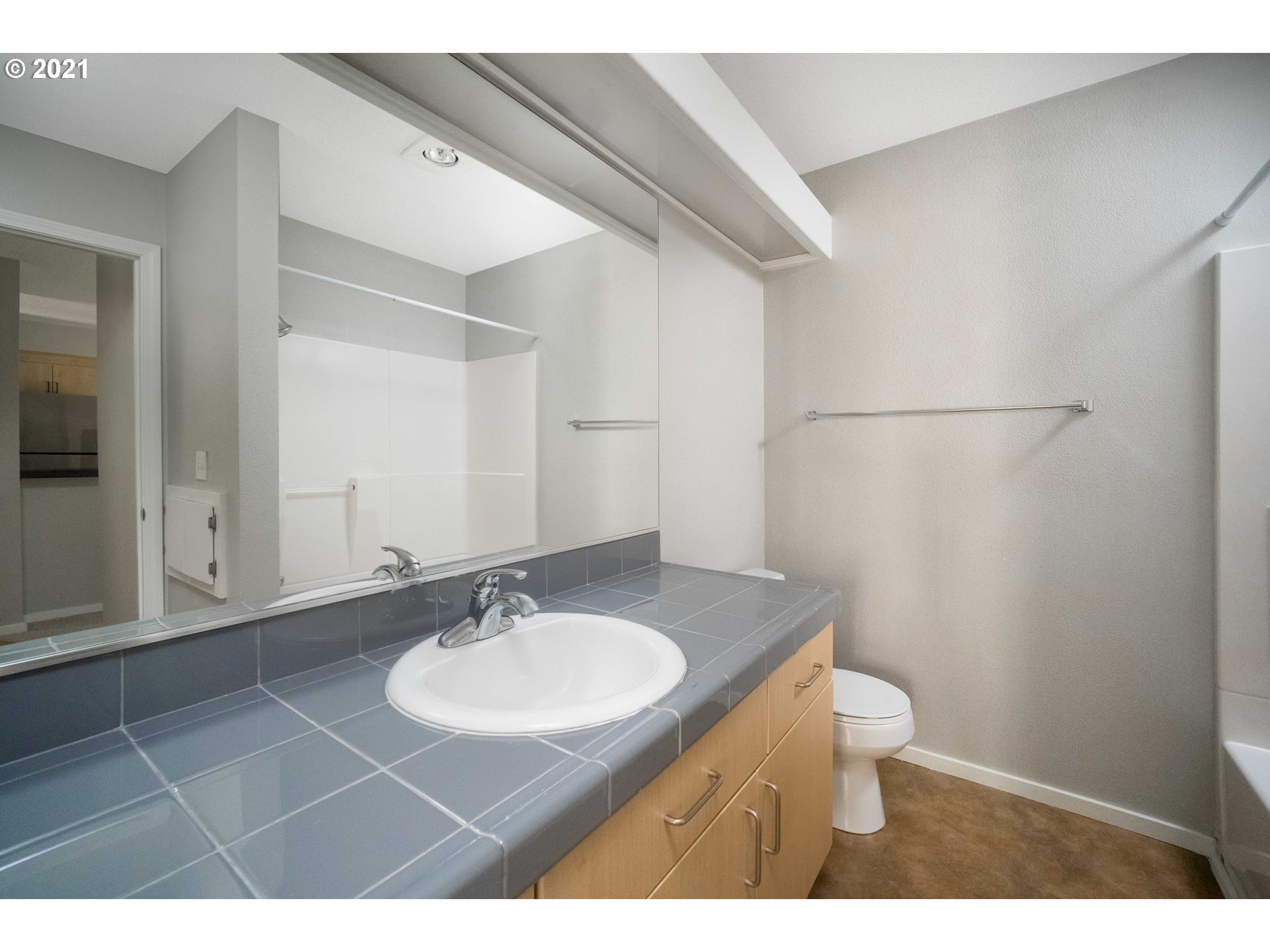 Photo #6: 21178753 Listing 