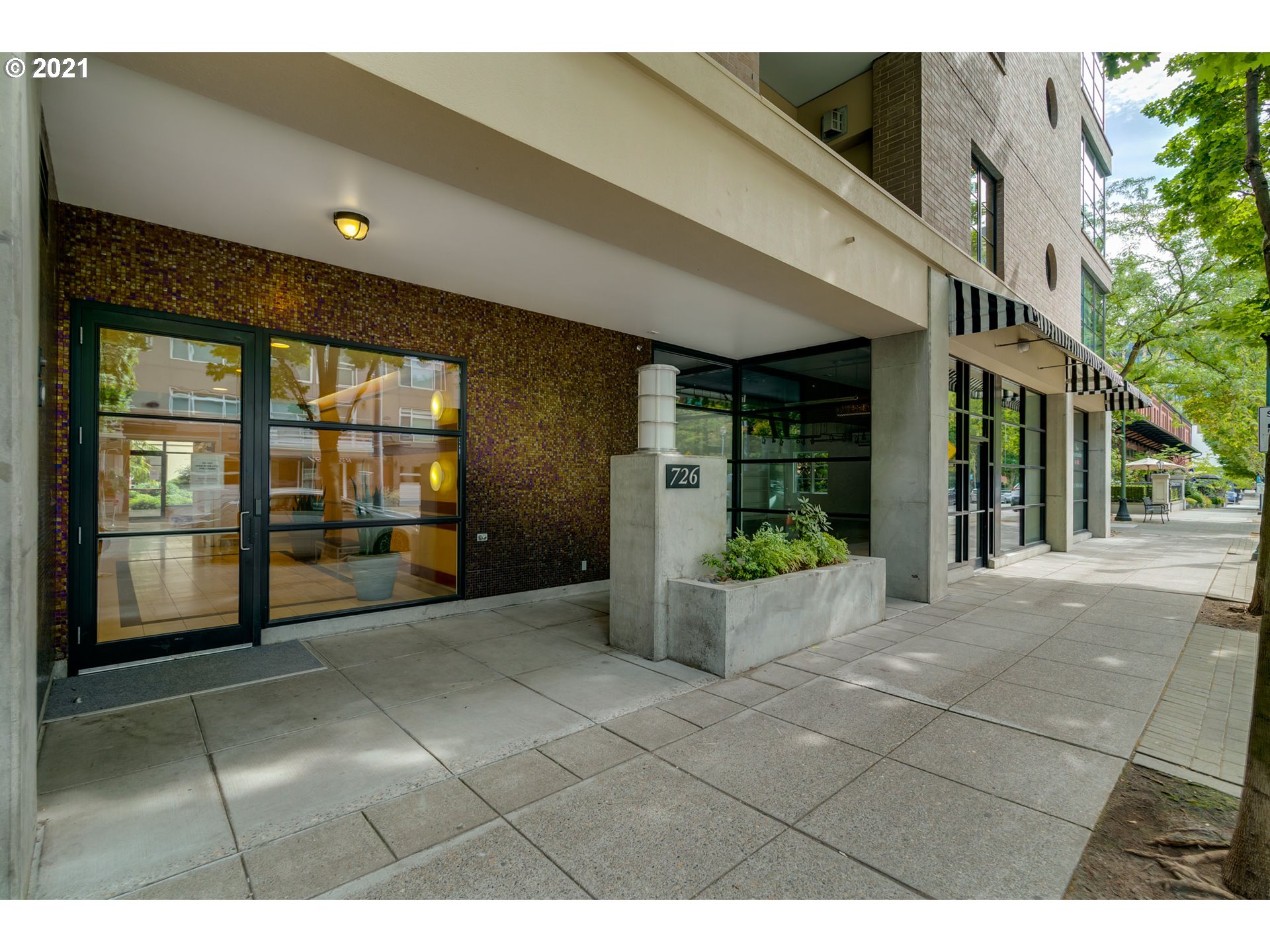 Photo #4: 21179802 Listing 