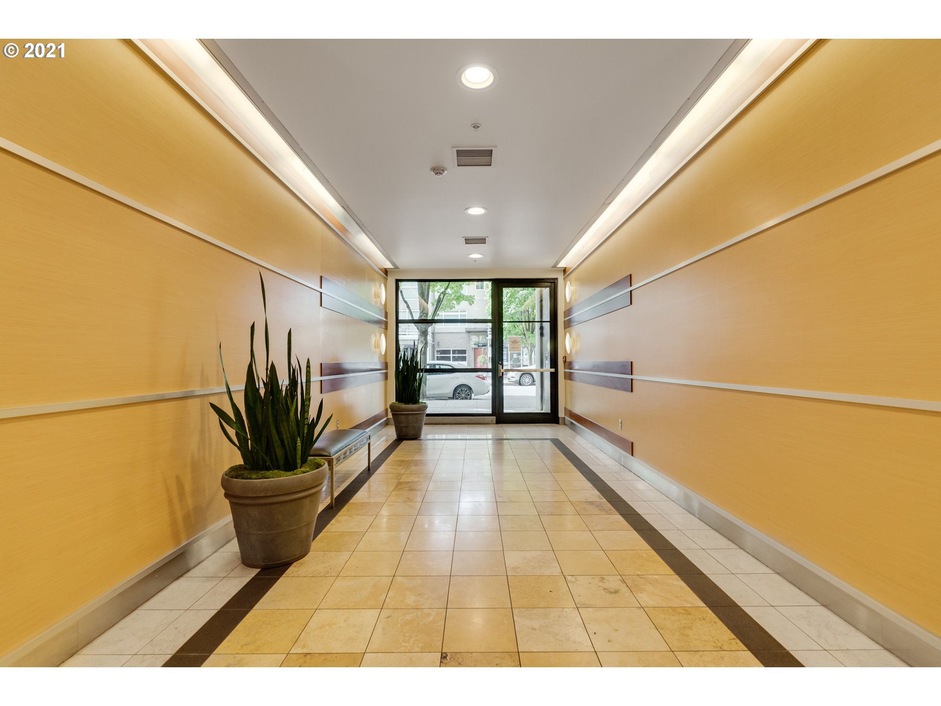 Photo #5: 21179802 Listing 