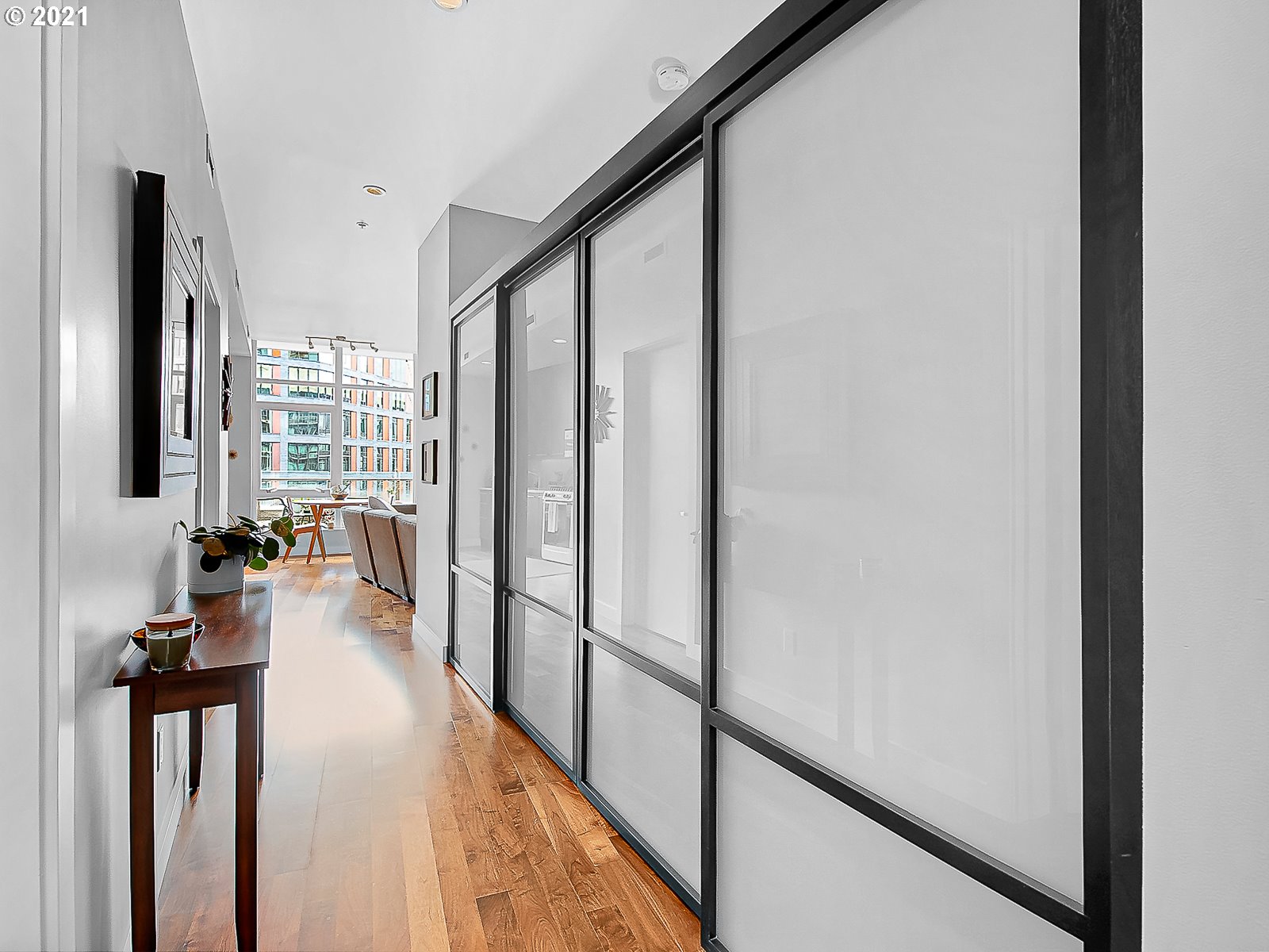 Photo #5: 21183131 Listing 