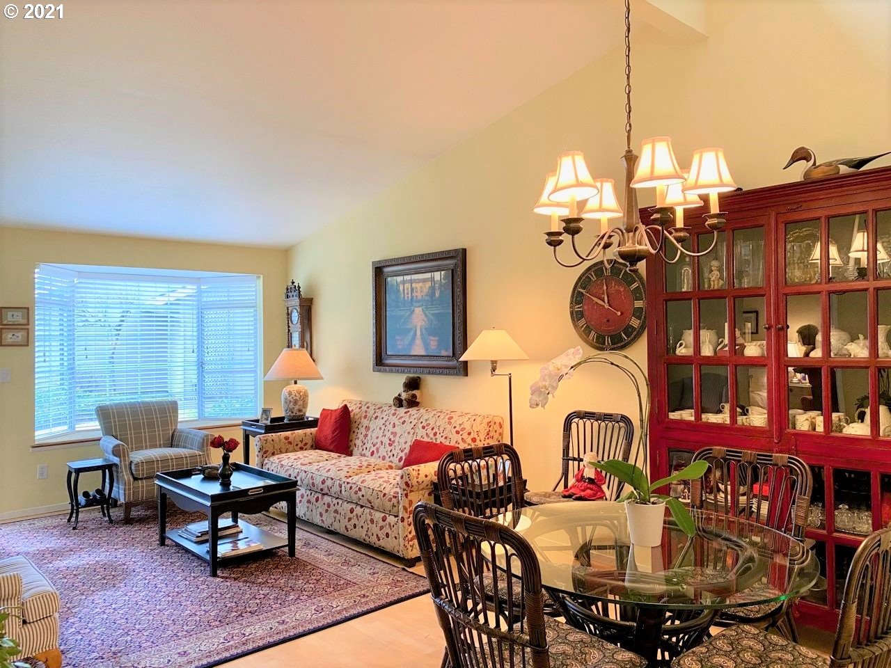 Photo #5: 21183882 Listing 