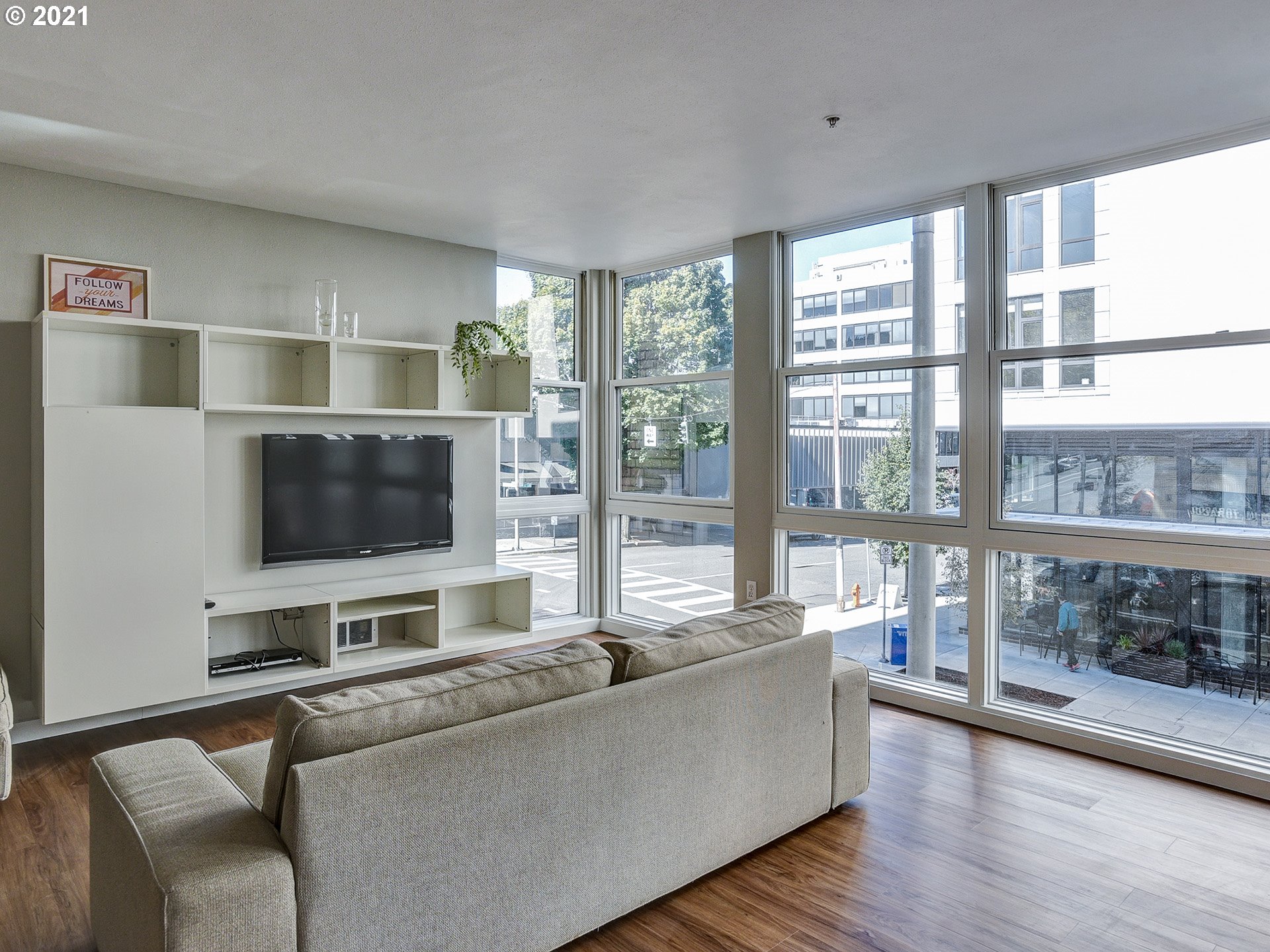 Photo #5: 21187424 Listing 