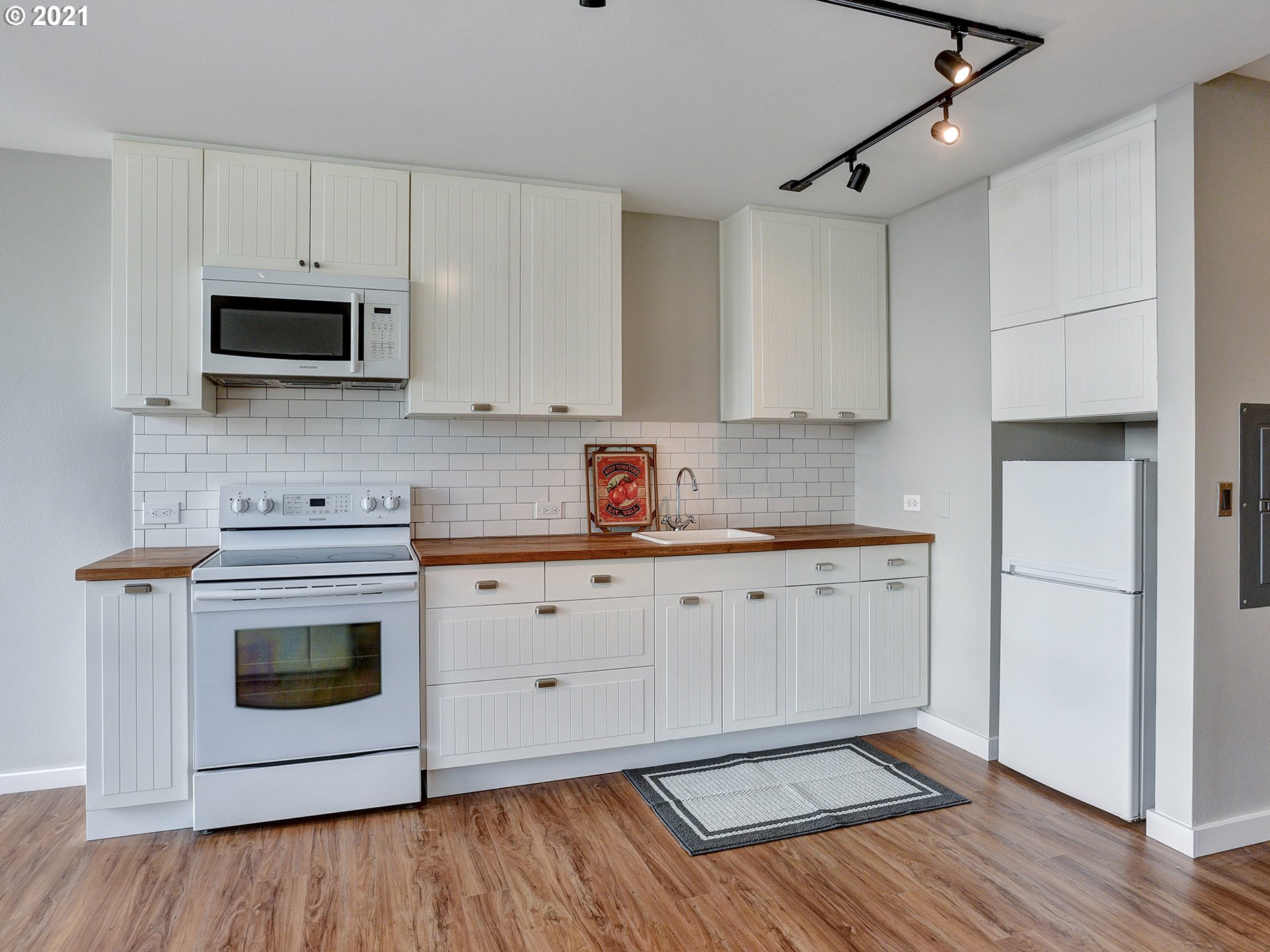 Photo #4: 21187424 Listing 