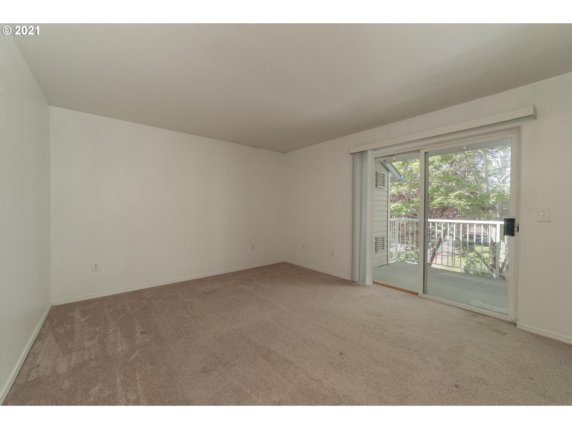 Photo #4: 21189833 Listing 