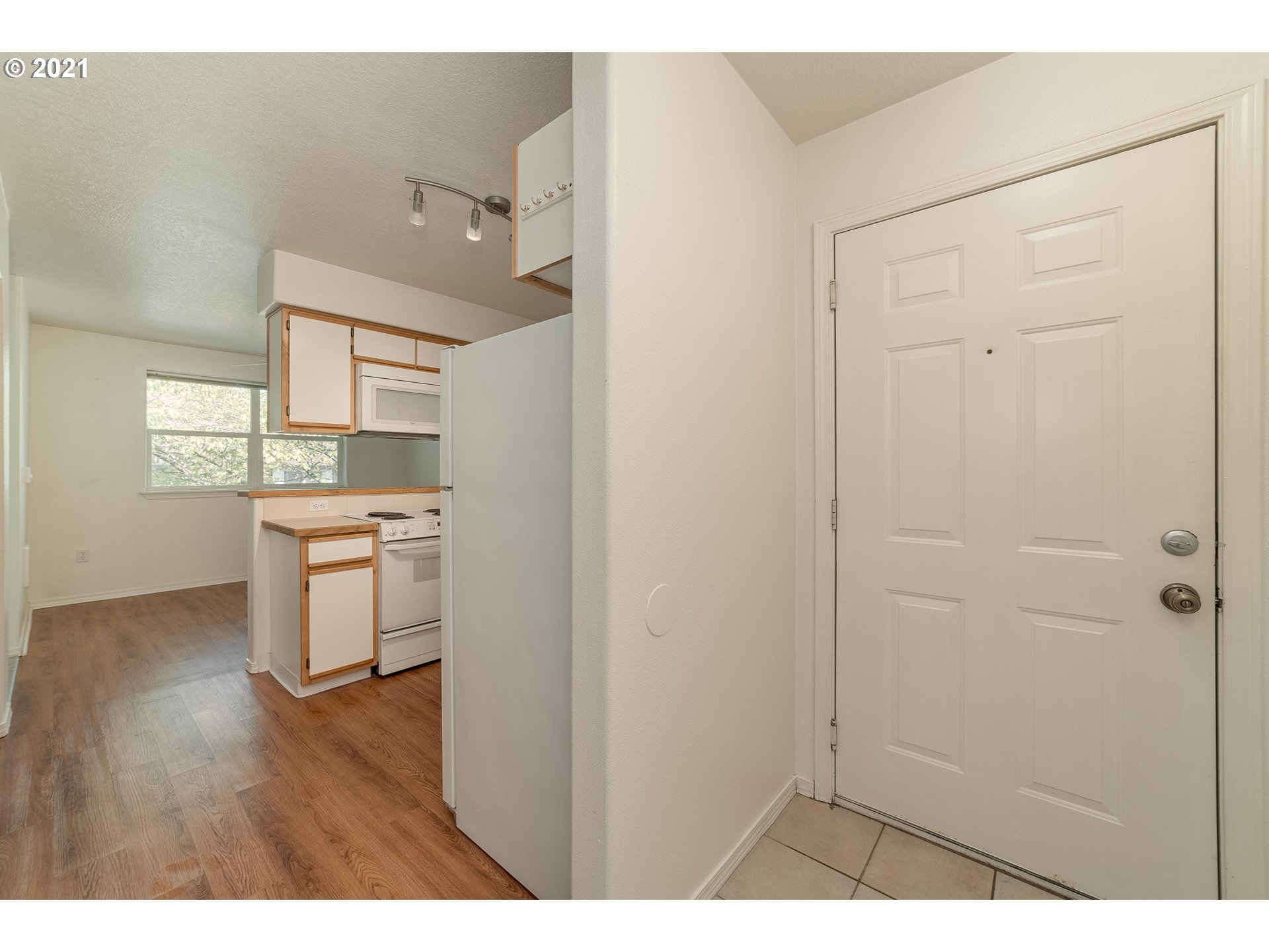 Photo #3: 21189833 Listing 