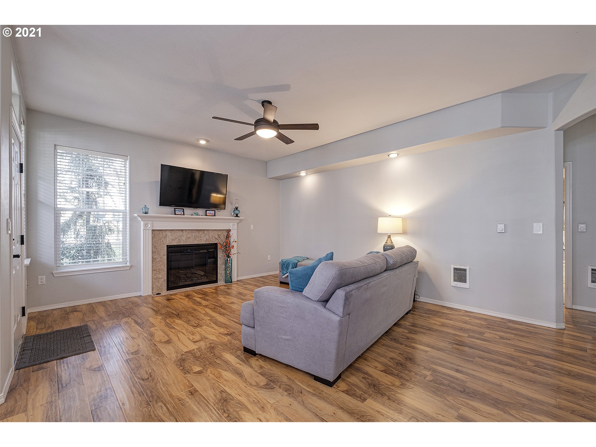 Photo #5: 21190185 Listing 