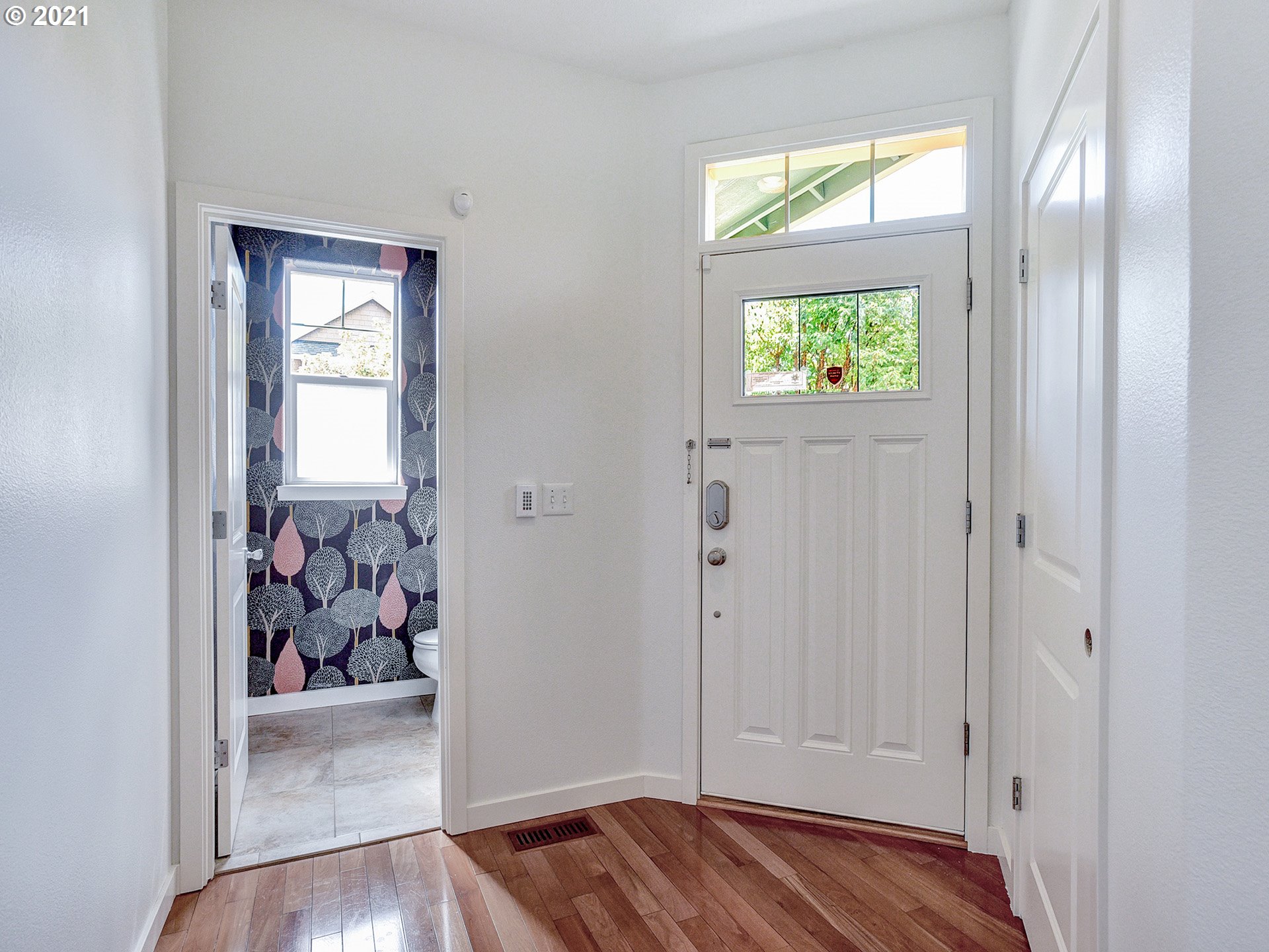 Photo #3: 21193671 Listing 