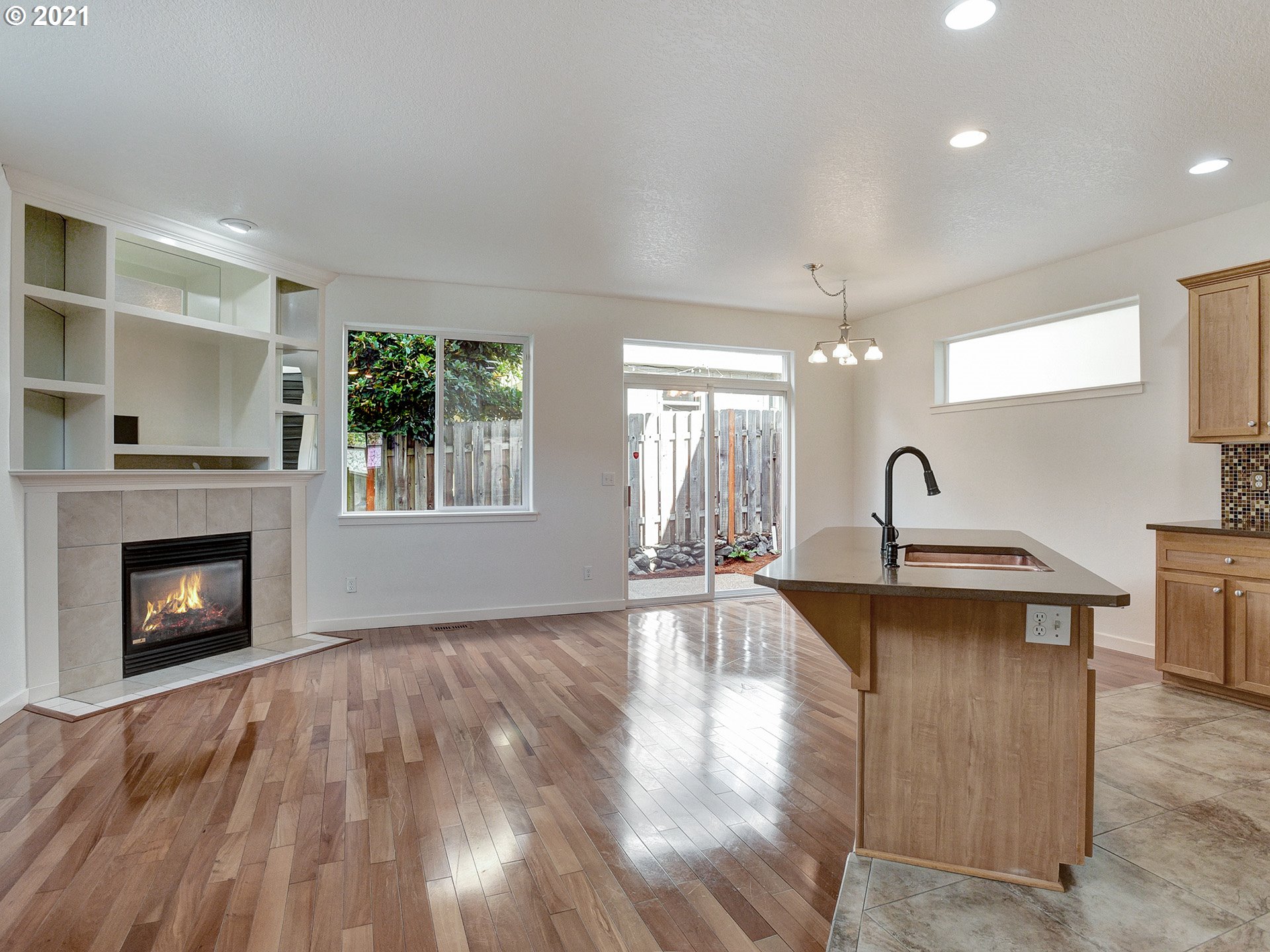 Photo #5: 21193671 Listing 