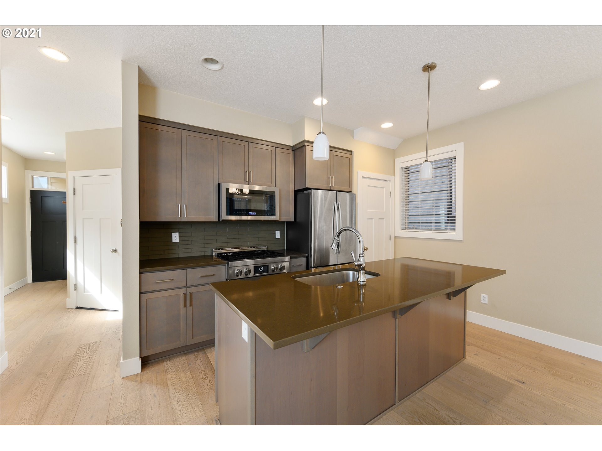 Photo #3: 21194047 Listing 