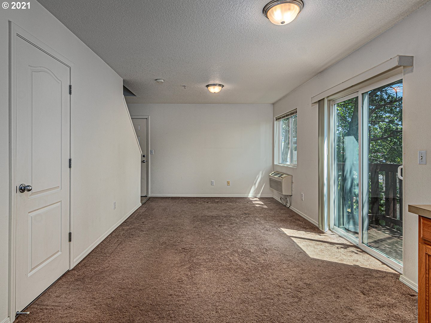 Photo #4: 21200068 Listing 