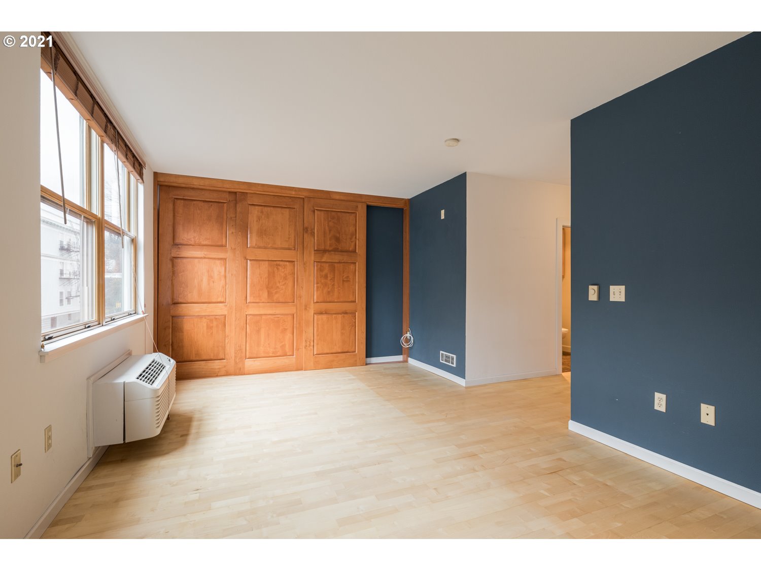 Photo #5: 21200280 Listing 