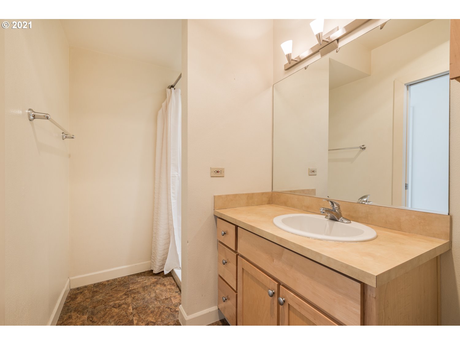 Photo #2: 21200280 Listing 