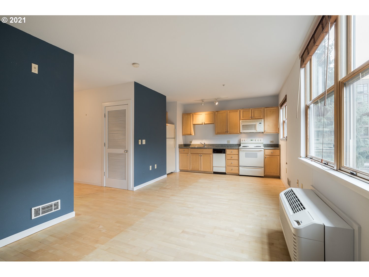 Photo #4: 21200280 Listing 