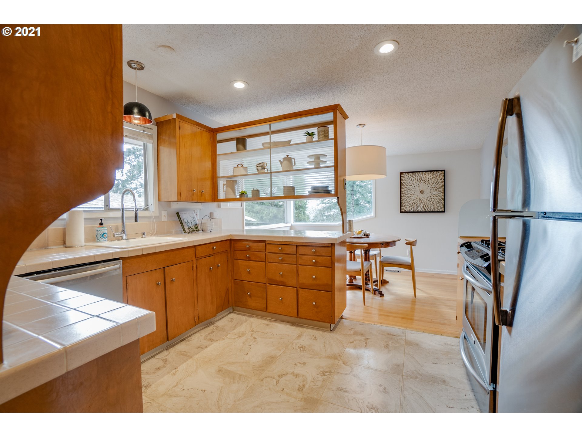 Photo #6: 21201683 Listing 