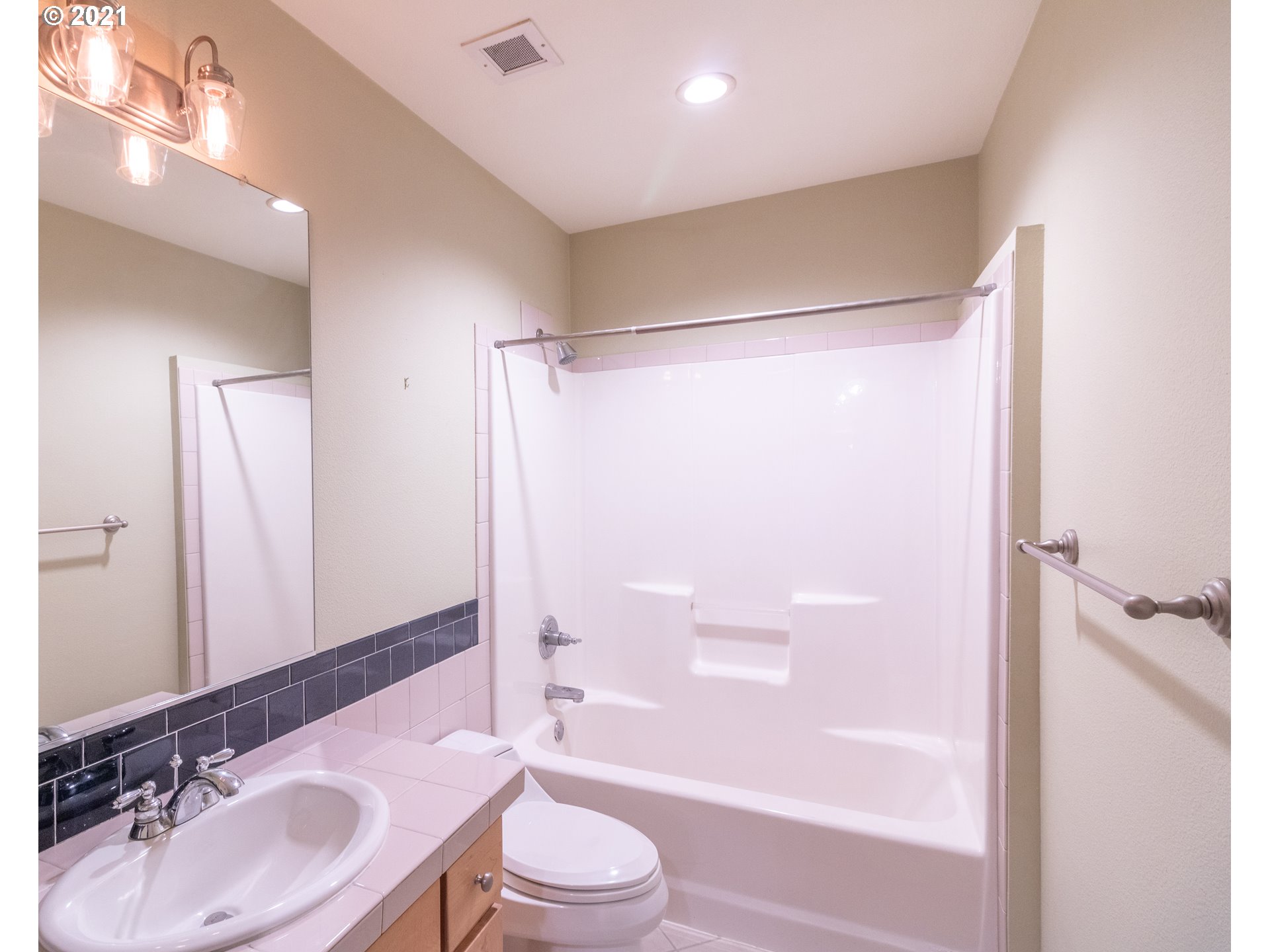 Photo #5: 21206150 Listing 