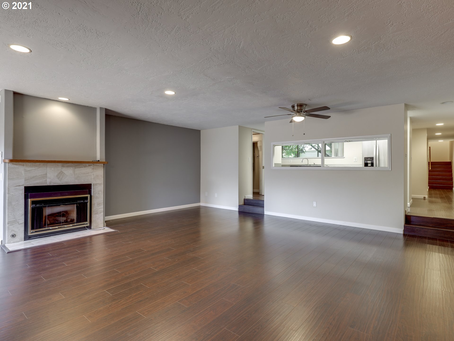 Photo #3: 21212764 Listing 