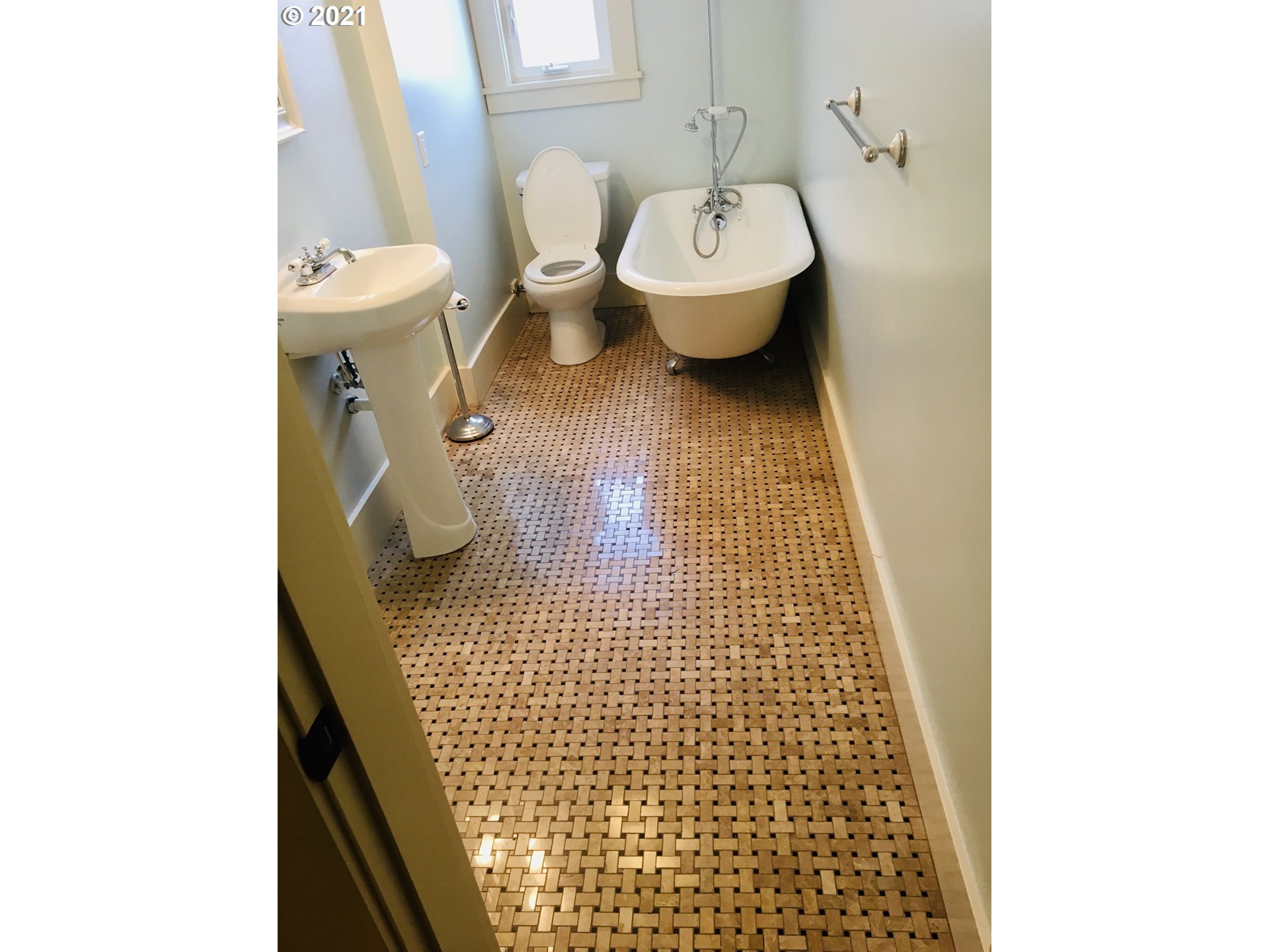 Photo #5: 21217067 Listing 