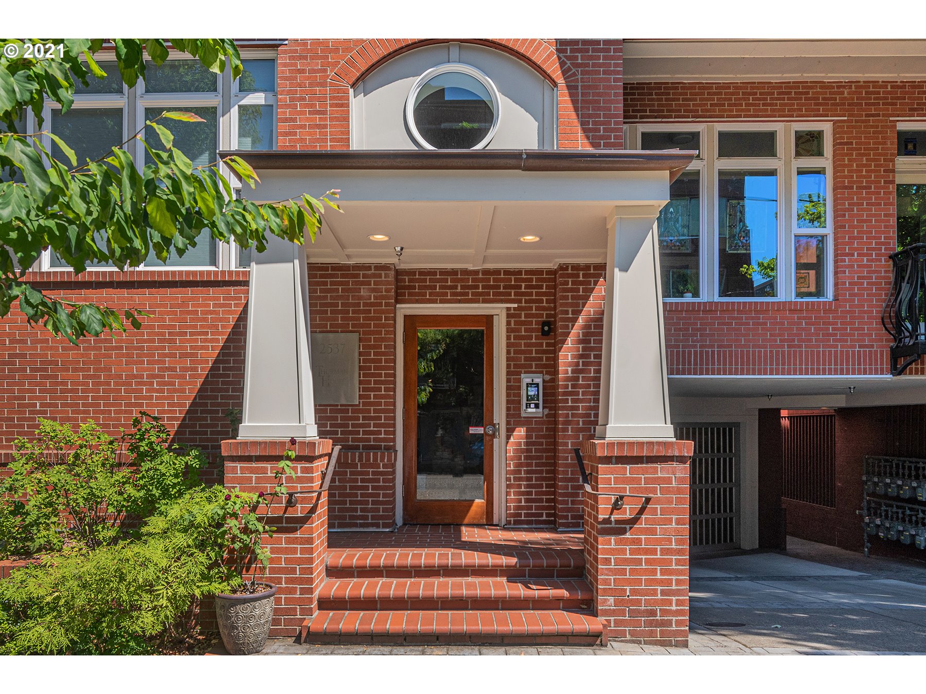 Photo #2: 21221636 Listing 