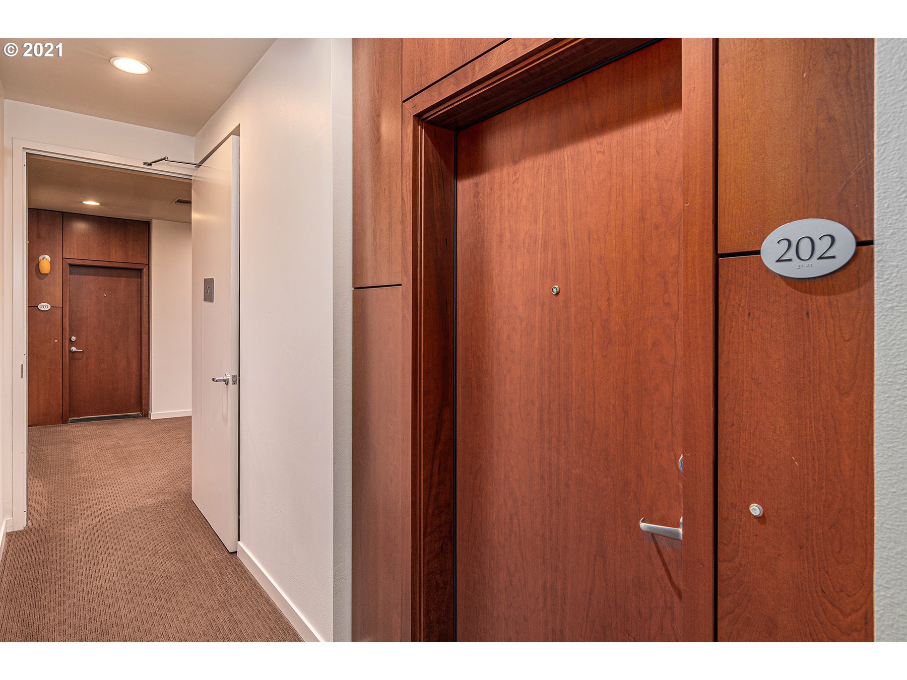 Photo #3: 21221636 Listing 