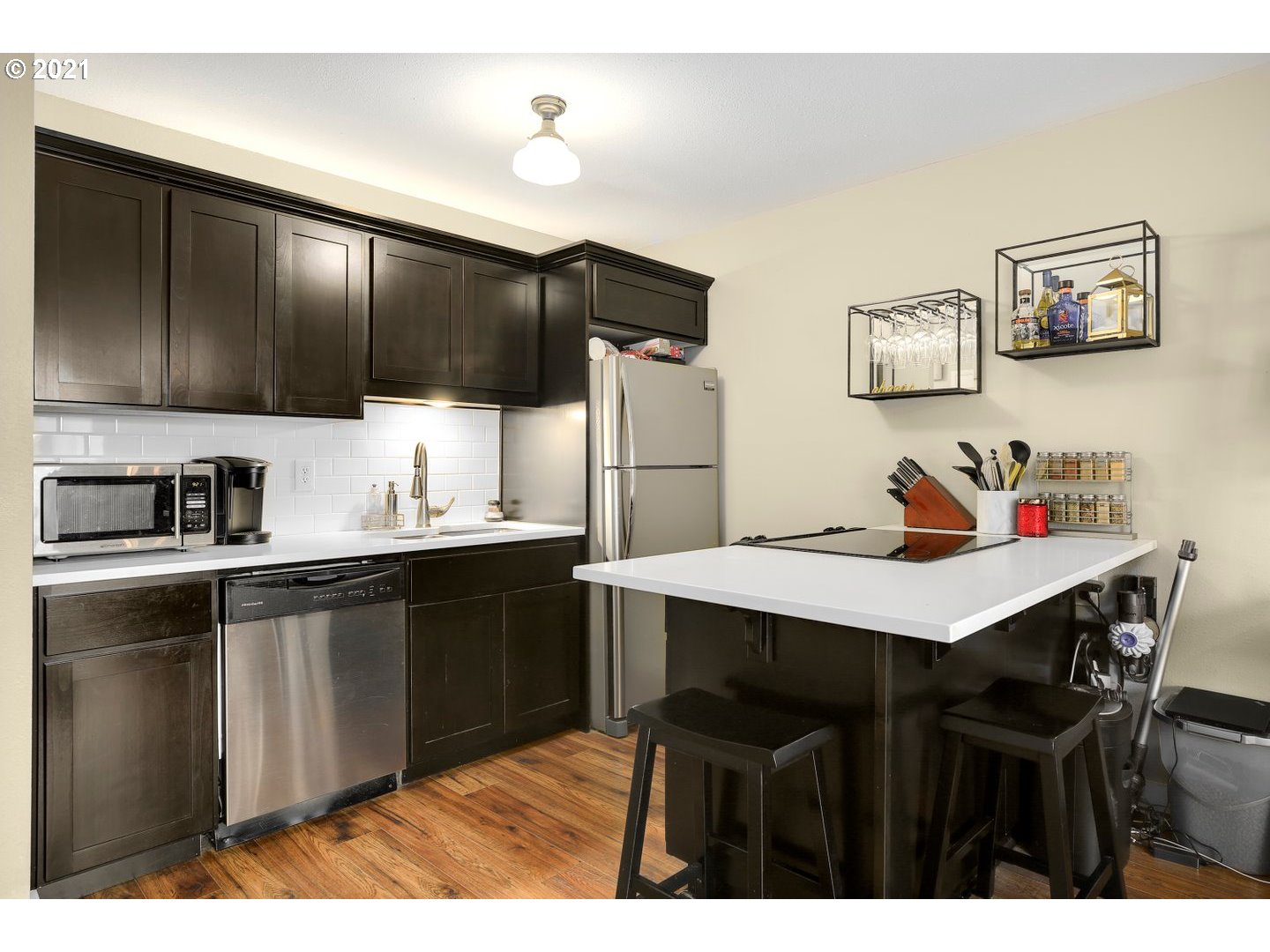 Photo #6: 21225288 Listing 