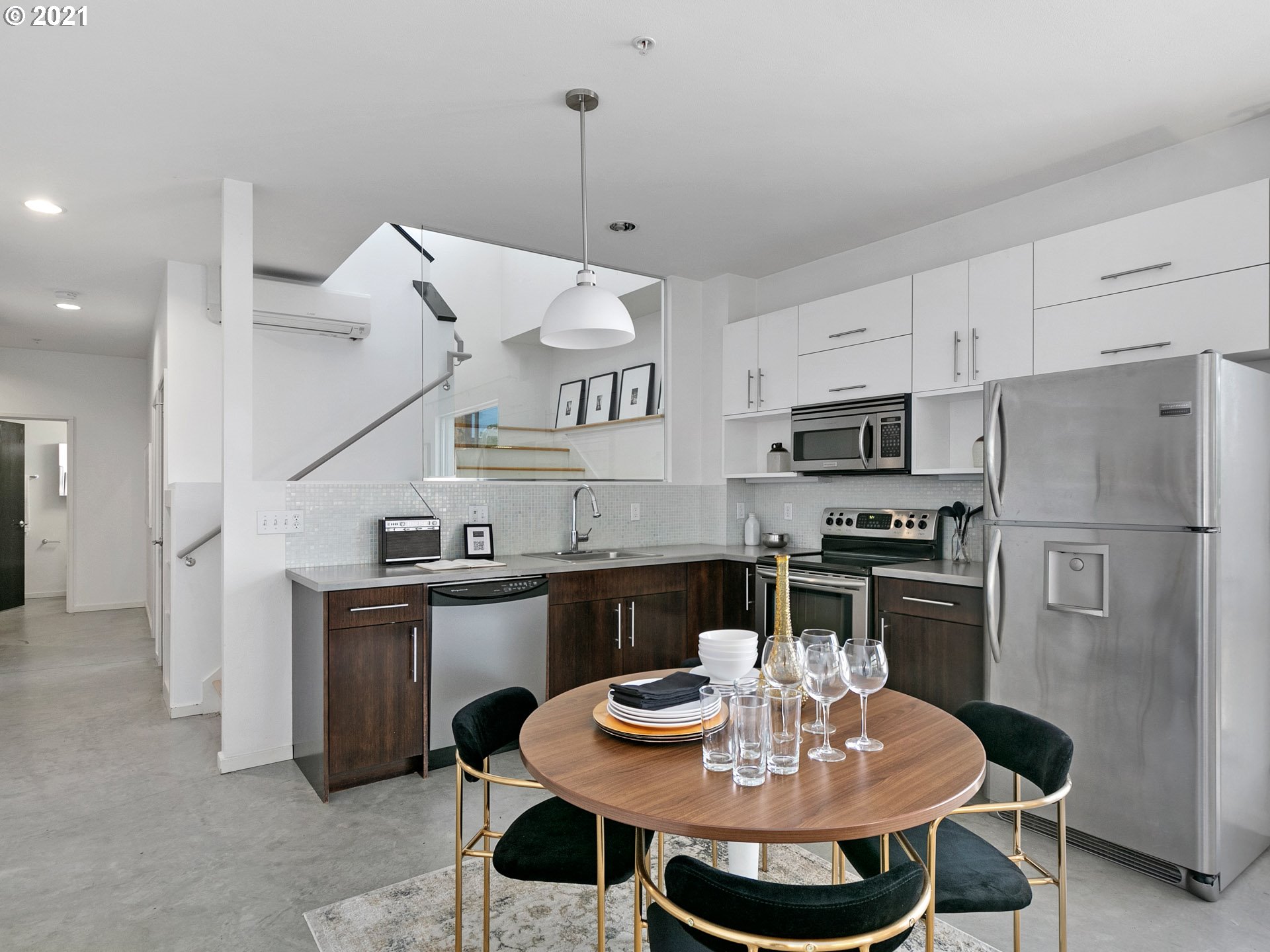 Photo #2: 21229146 Listing 