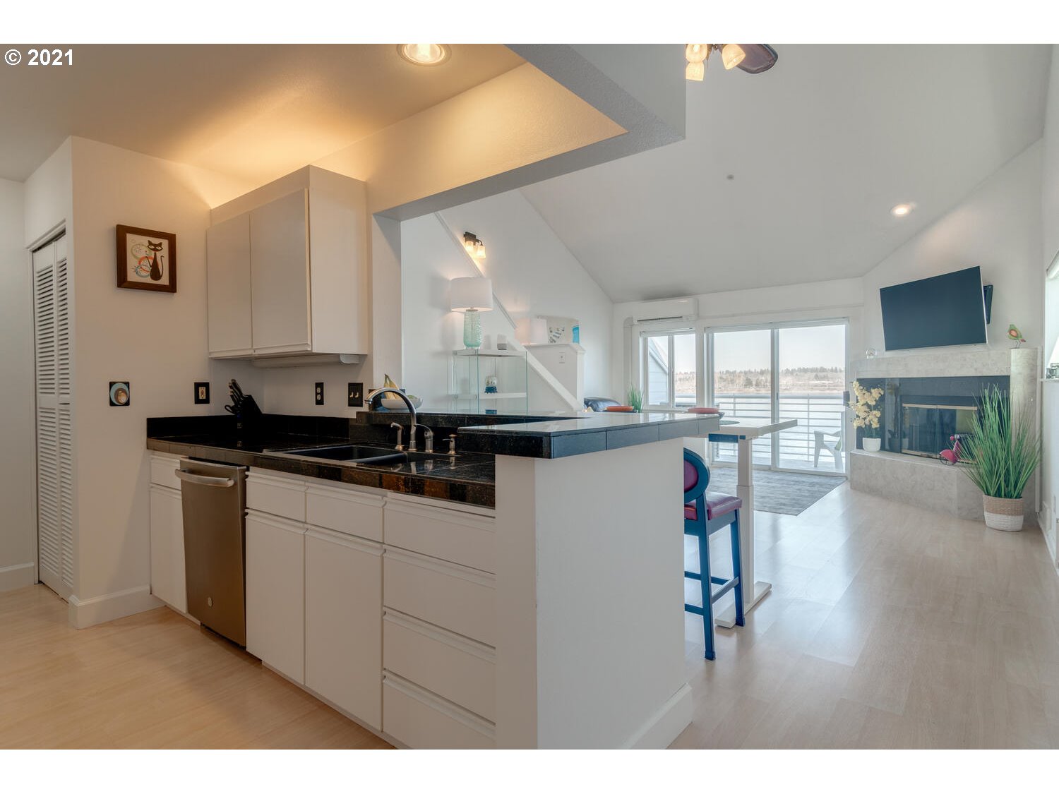 Photo #4: 21231485 Listing 