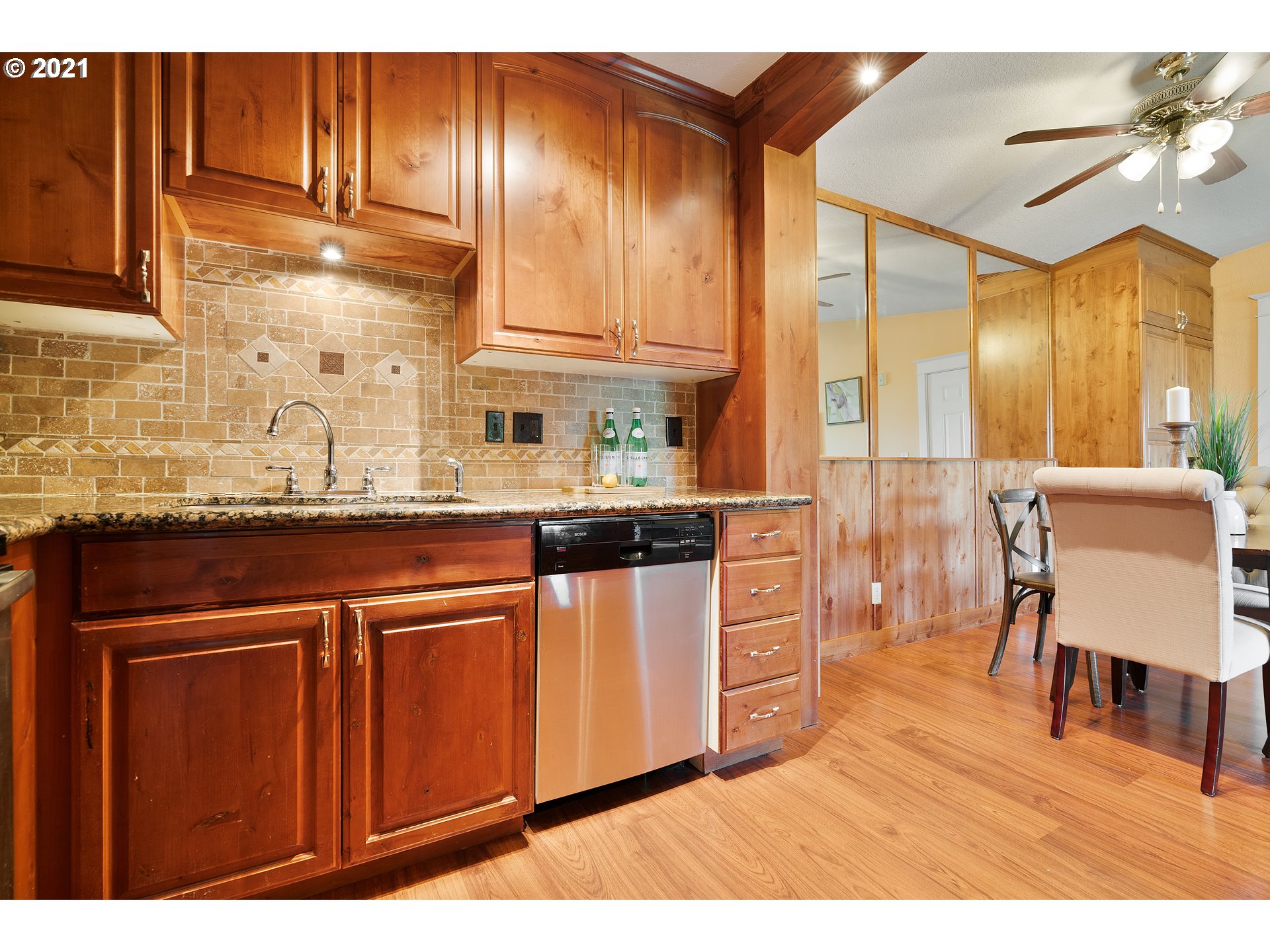Photo #6: 21241580 Listing 